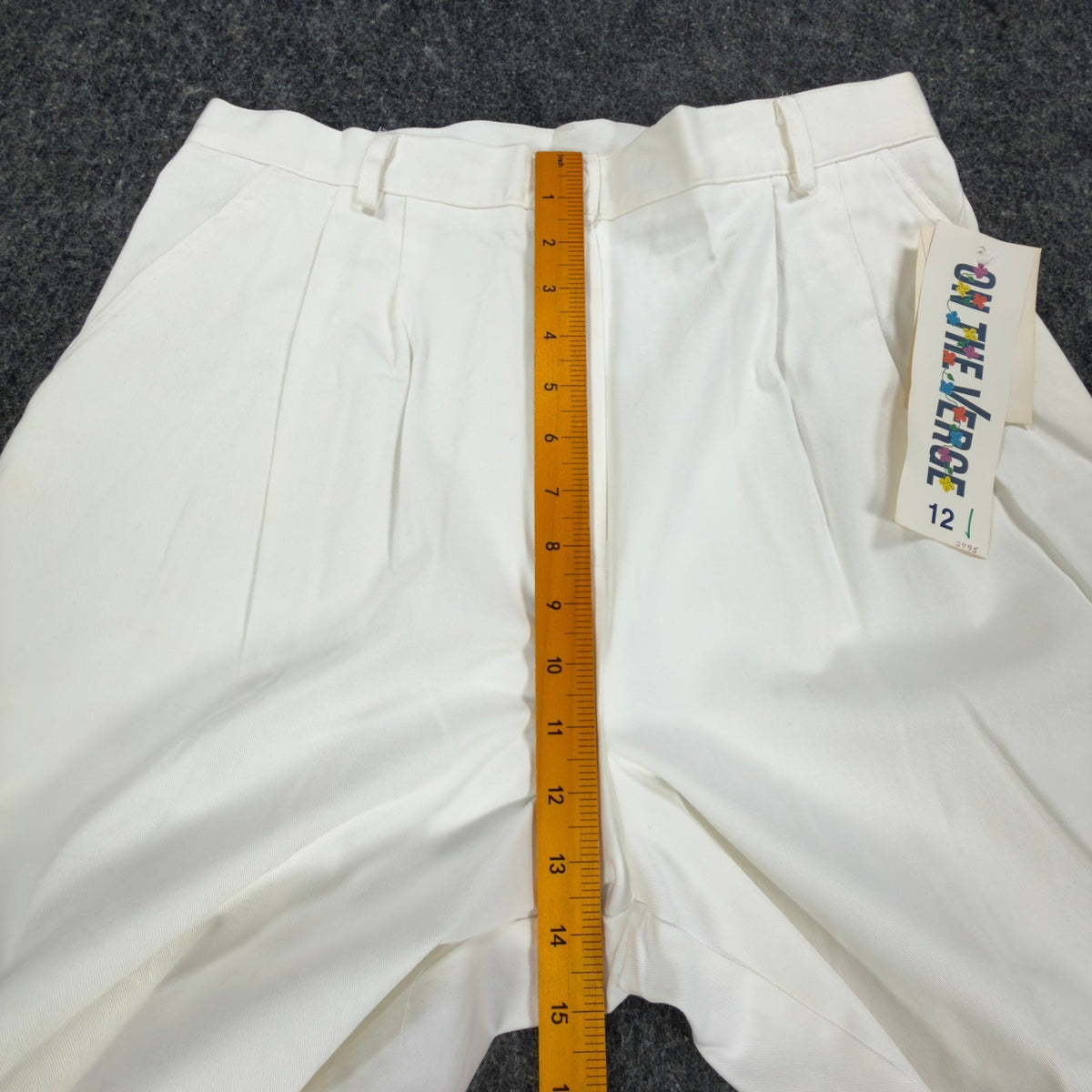 On The Verge 90s Vintage Pleated Shorts Womens 12 White Cotton NWT Made in USA - take2supply