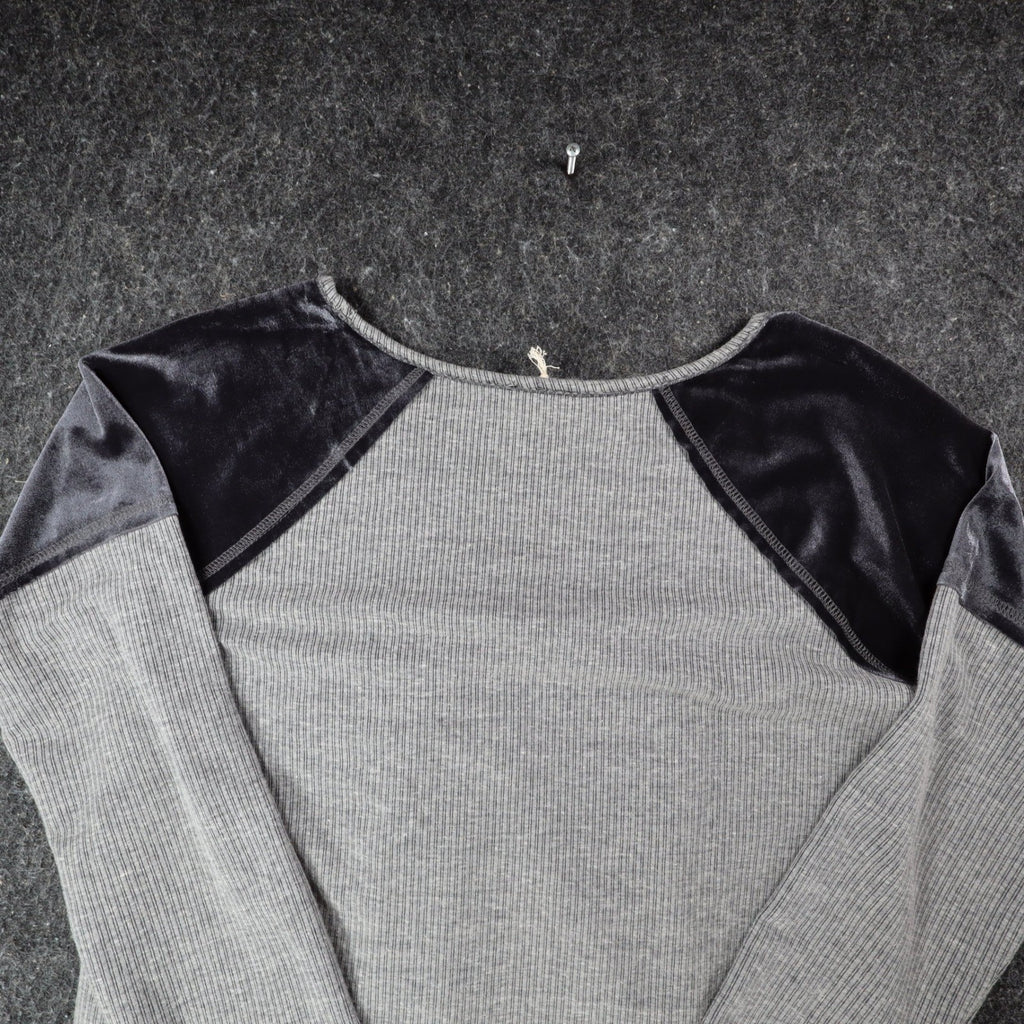 Hem & Thread Top Womens Small Gray Ribbed Velvet Raglan Sleeve Curved Hem C782 - take2supply