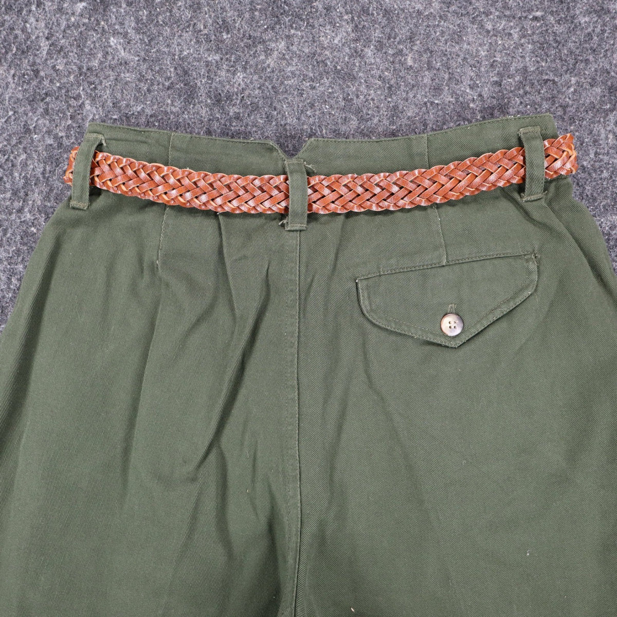 B. Bronson Pleated Shorts Womens 9/10 Vintage 90s Olive Green Cotton With Belt - take2supply
