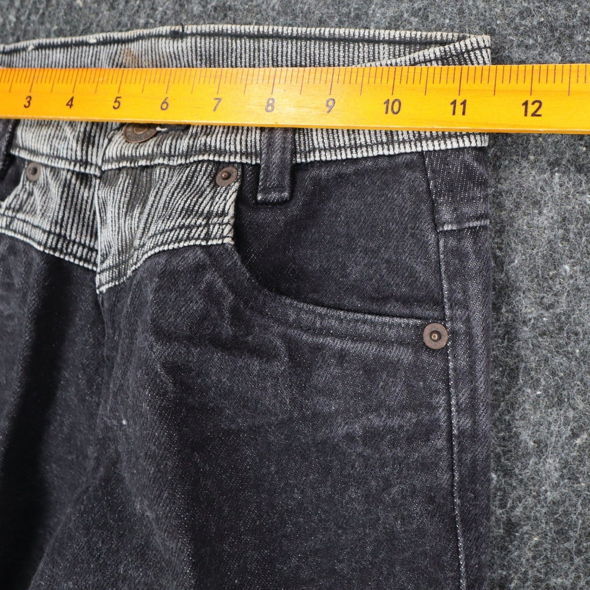 Levi's Tapered Leg Jeans Womens 9 Vintage 90s Black Striped Reverse Silhouette - take2supply