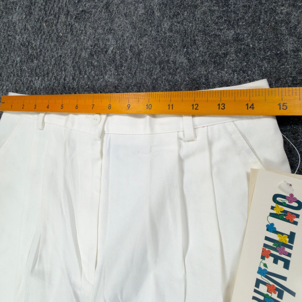 ON THE VERGE Vintage 90s Pleated Shorts Women 10 White Cotton Blend NWT USA - take2supply