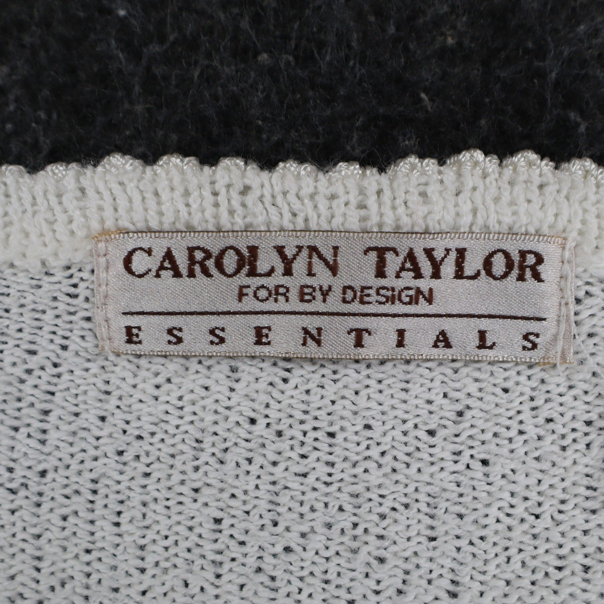 Carolyn Taylor Essentials Women Large White V-Neck Scallop Trim Knit Sweater NWT - take2supply