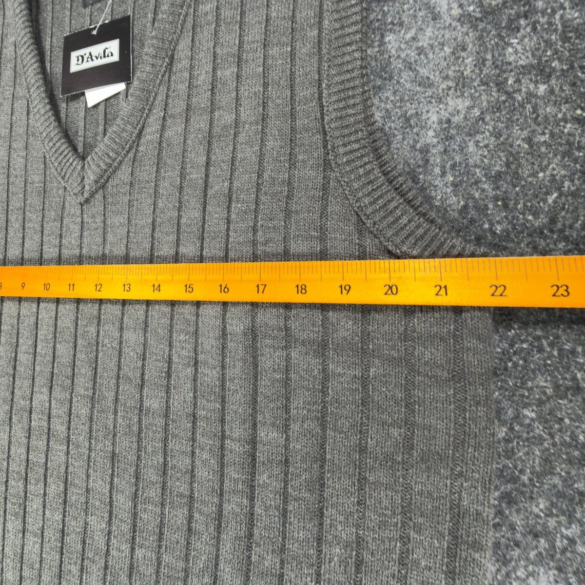 D'Avila V-Neck Sweater Vest Mens Large Charcoal Heather Grey Ribbed Knit NWT - take2supply