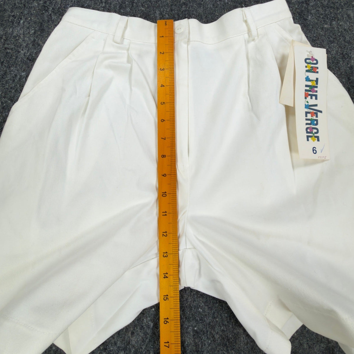 On The Verge Vintage 90s Pleated Shorts Womens 6 White Cotton NWT - take2supply
