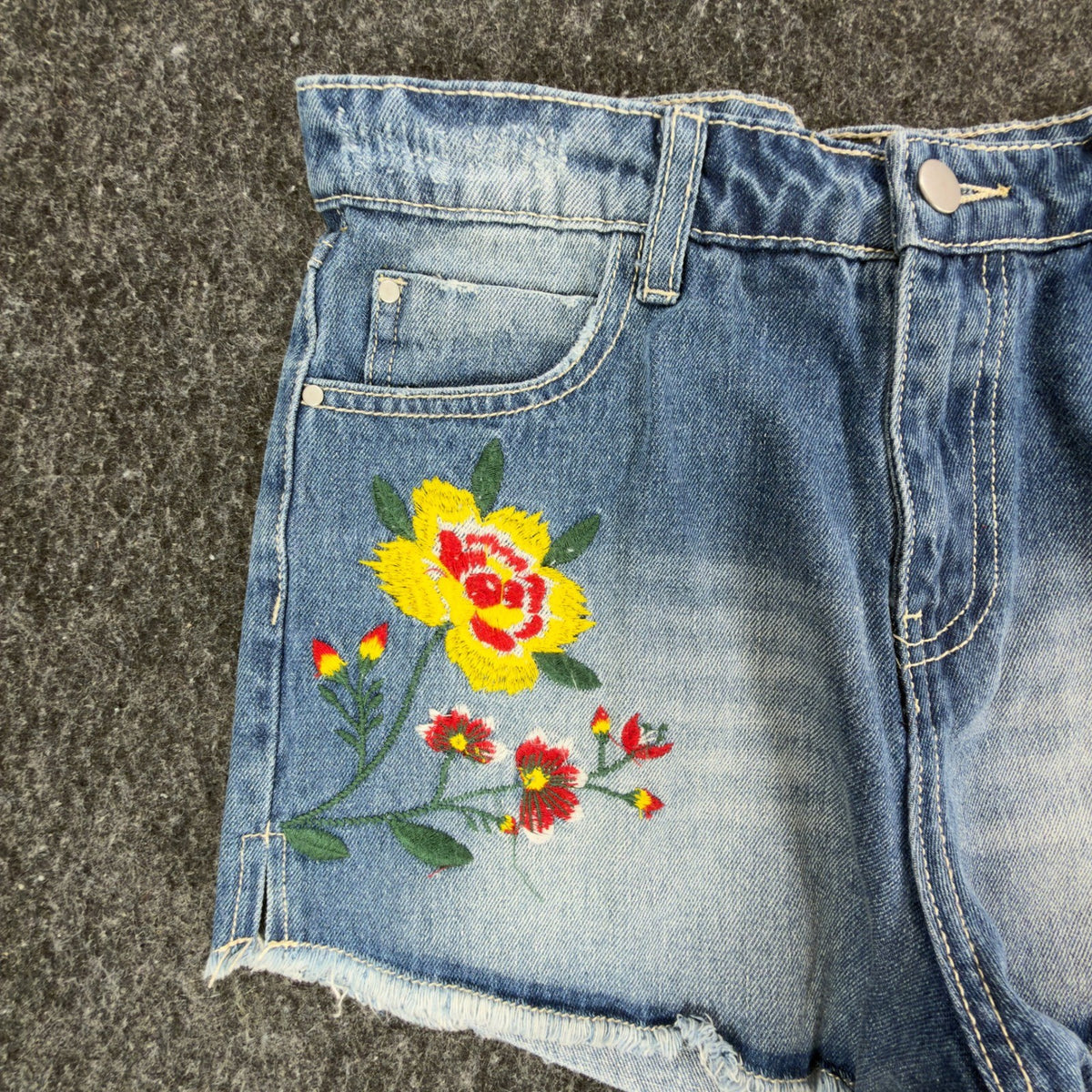Blu Pepper Modern Floral Embroidered Denim Shorts Womens S Blue Cotton NWT - take2supply