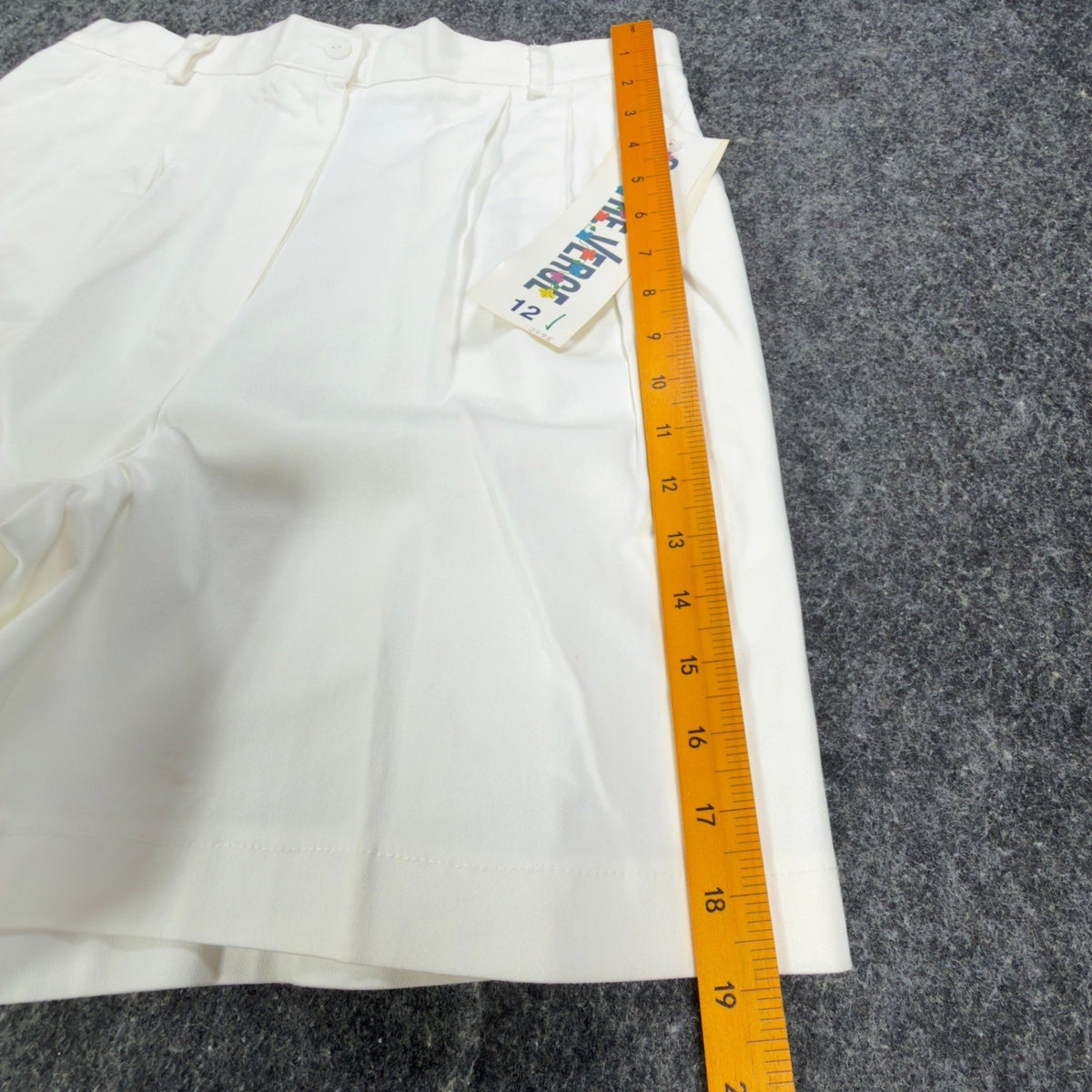 On The Verge 90s Vintage Pleated Shorts Womens 12 White Cotton NWT Made in USA - take2supply