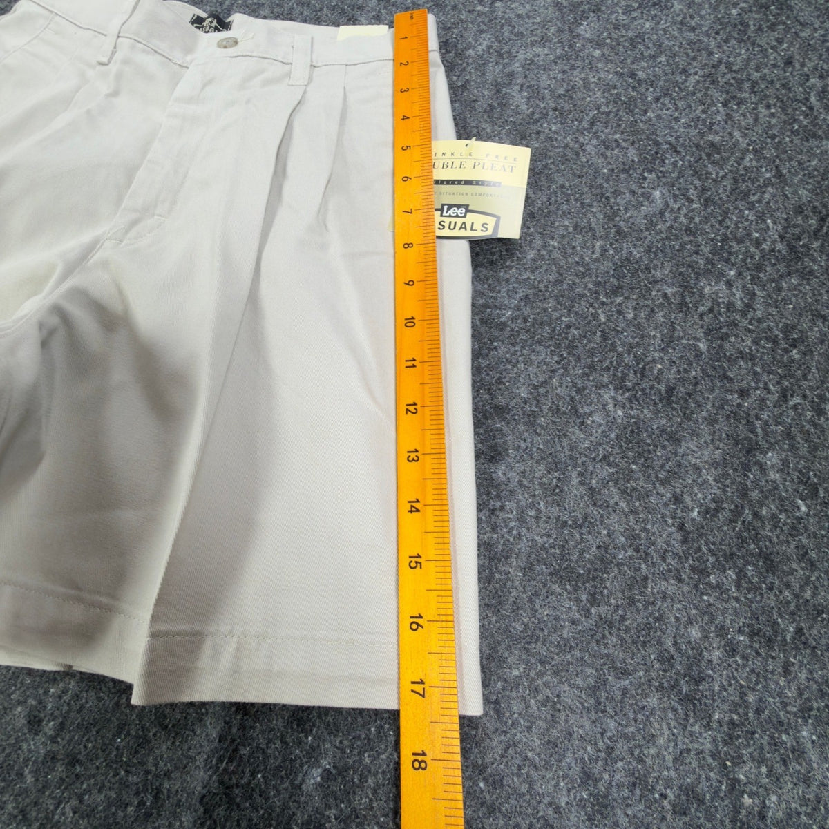 Lee Vintage 90s Pleated Shorts Womens 8P Beige Cotton NWT - take2supply