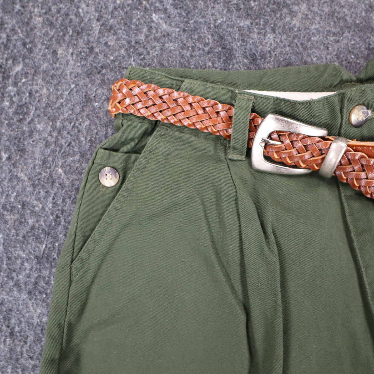 B. Bronson Pleated Shorts Womens 9/10 Vintage 90s Olive Green Cotton With Belt - take2supply