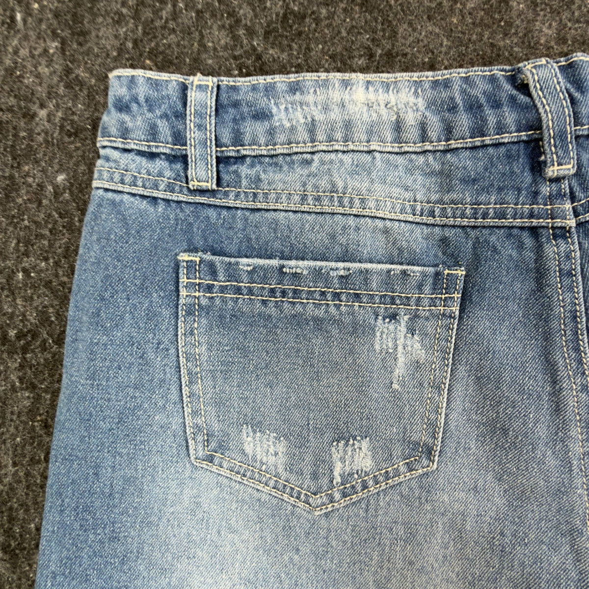 Blu Pepper Modern Floral Embroidered Denim Shorts Womens L Blue NWT BA6806 - take2supply