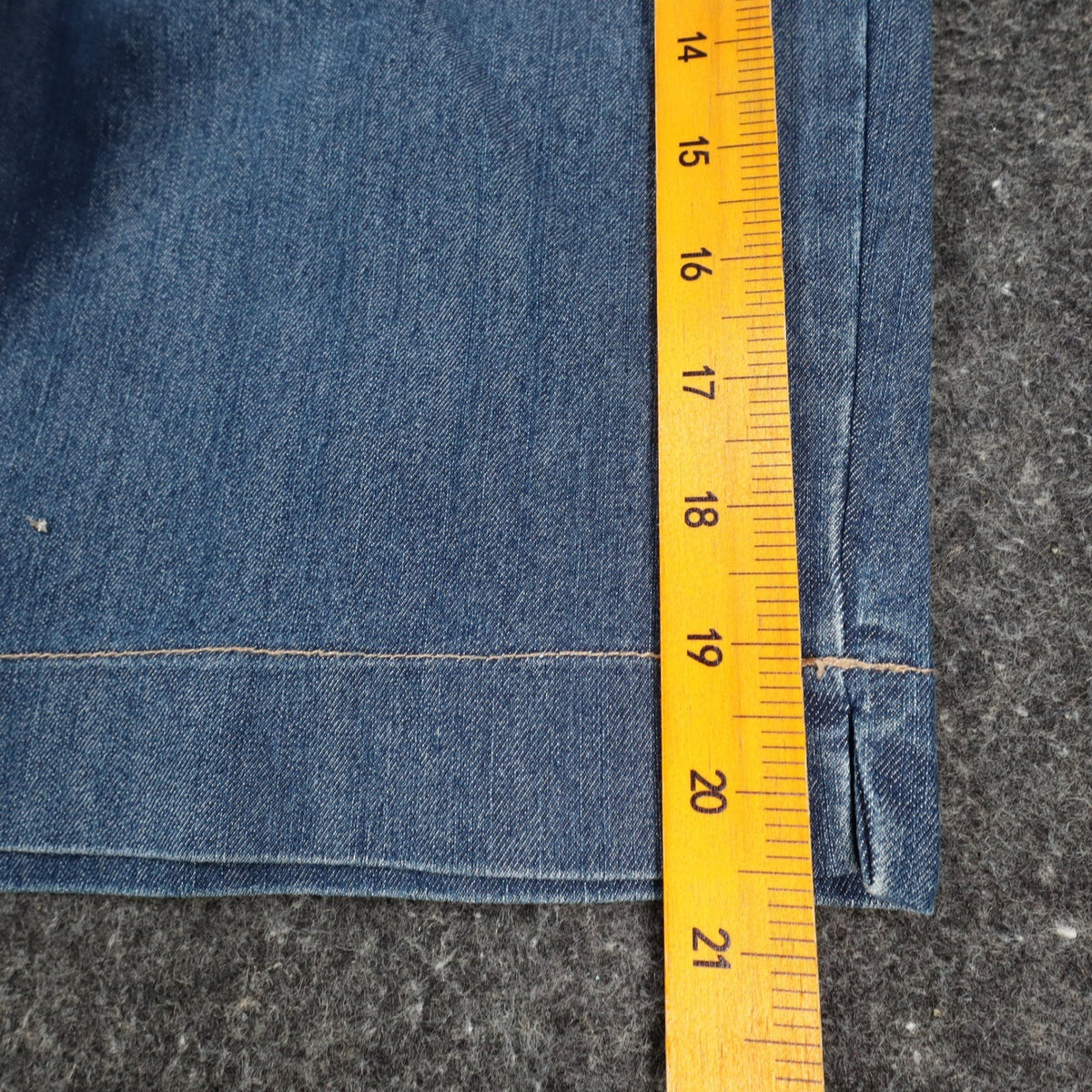 Lee Bermuda Shorts Women 6 M Classic Fit Carolina Blue Denim Stretch Belted NWT - take2supply