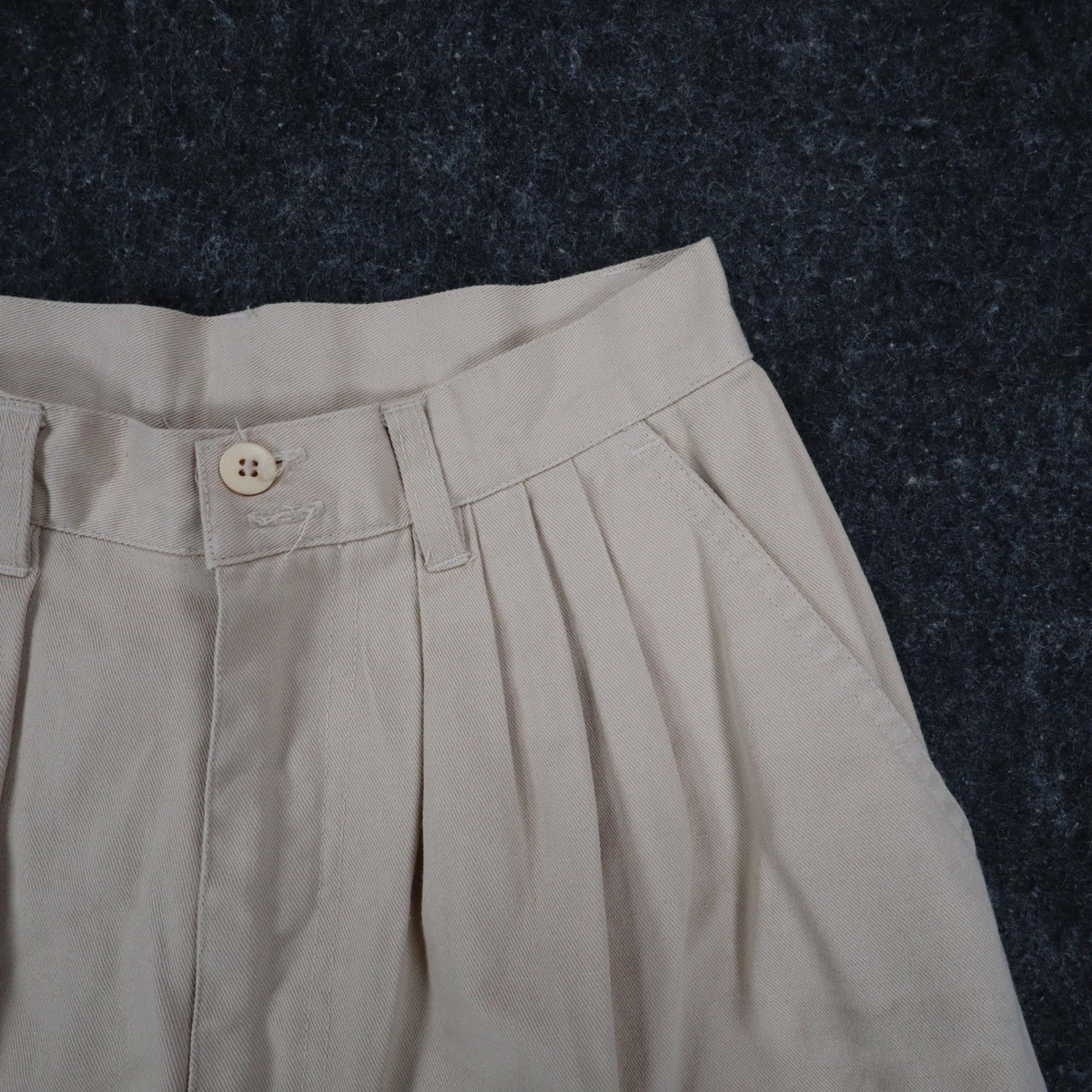 Bugle Boy Pleated Shorts Womens 9 Vintage 90s Khaki Deadstock 80705W27 - take2supply