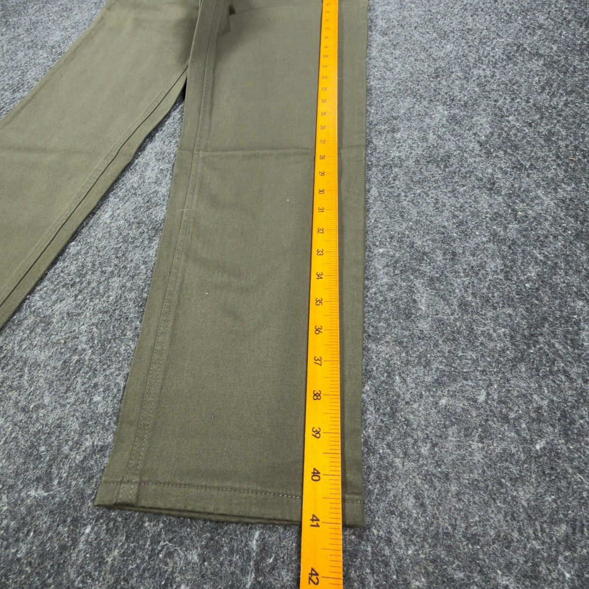Levi's Y2K 550 Relaxed Tapered Jeans Womens 12 Olive Green NWT Stretch Deadstock - take2supply