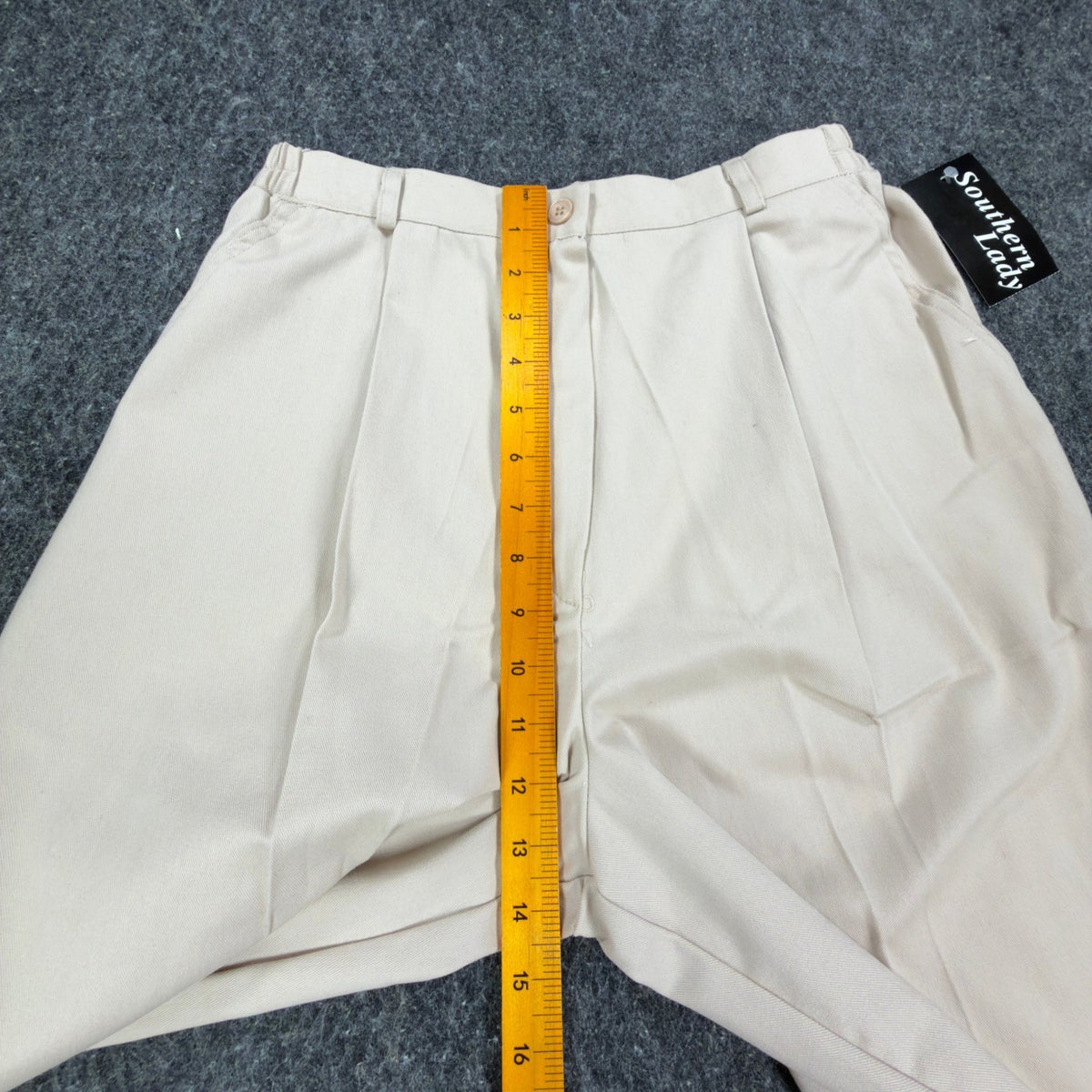 Southern Lady Vintage Pleated Shorts Womens 10 Khaki Twill NWT Deadstock 90s - take2supply