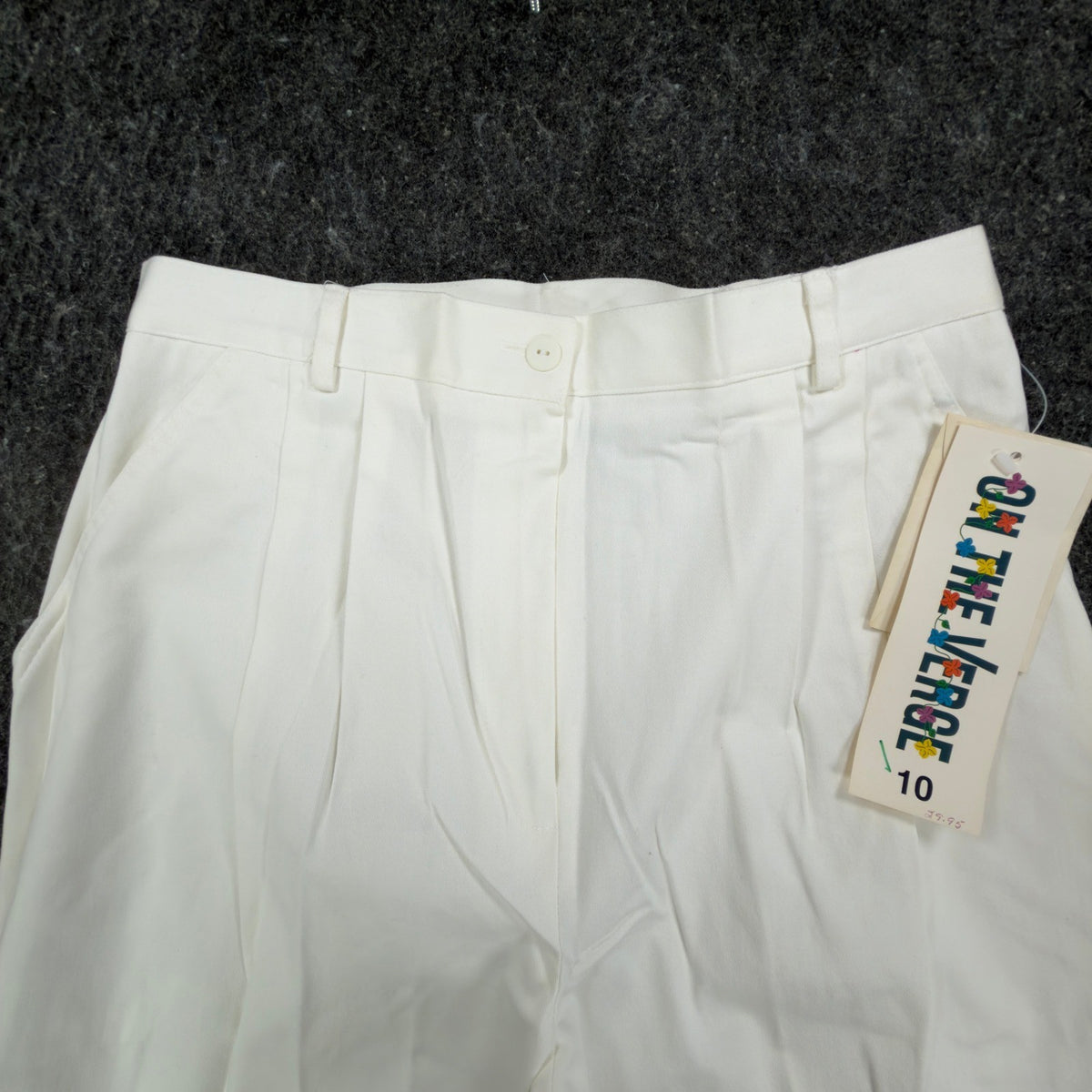 ON THE VERGE Vintage 90s Pleated Shorts Women 10 White Cotton Blend NWT USA - take2supply