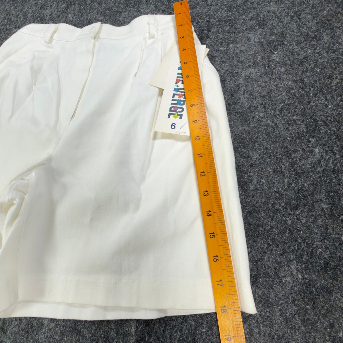 On The Verge Vintage 90s Pleated Shorts Womens 6 White Cotton NWT - take2supply