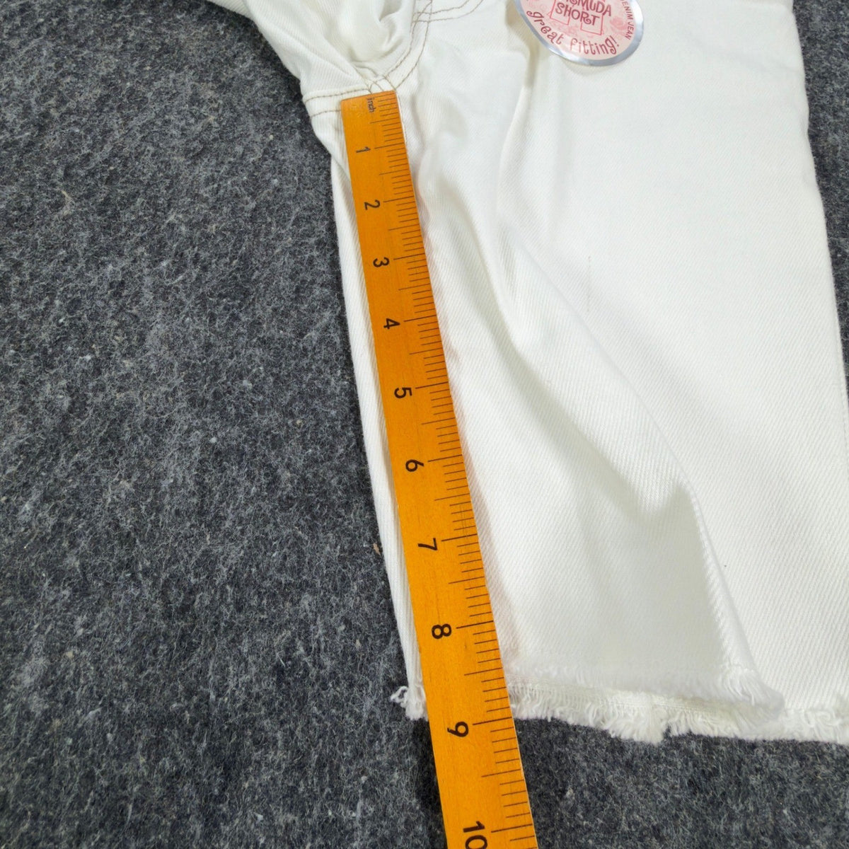 Levi's Y2K Bermuda Shorts Girls 12 White Denim NWT 2006 Retro Heart Pocket - take2supply