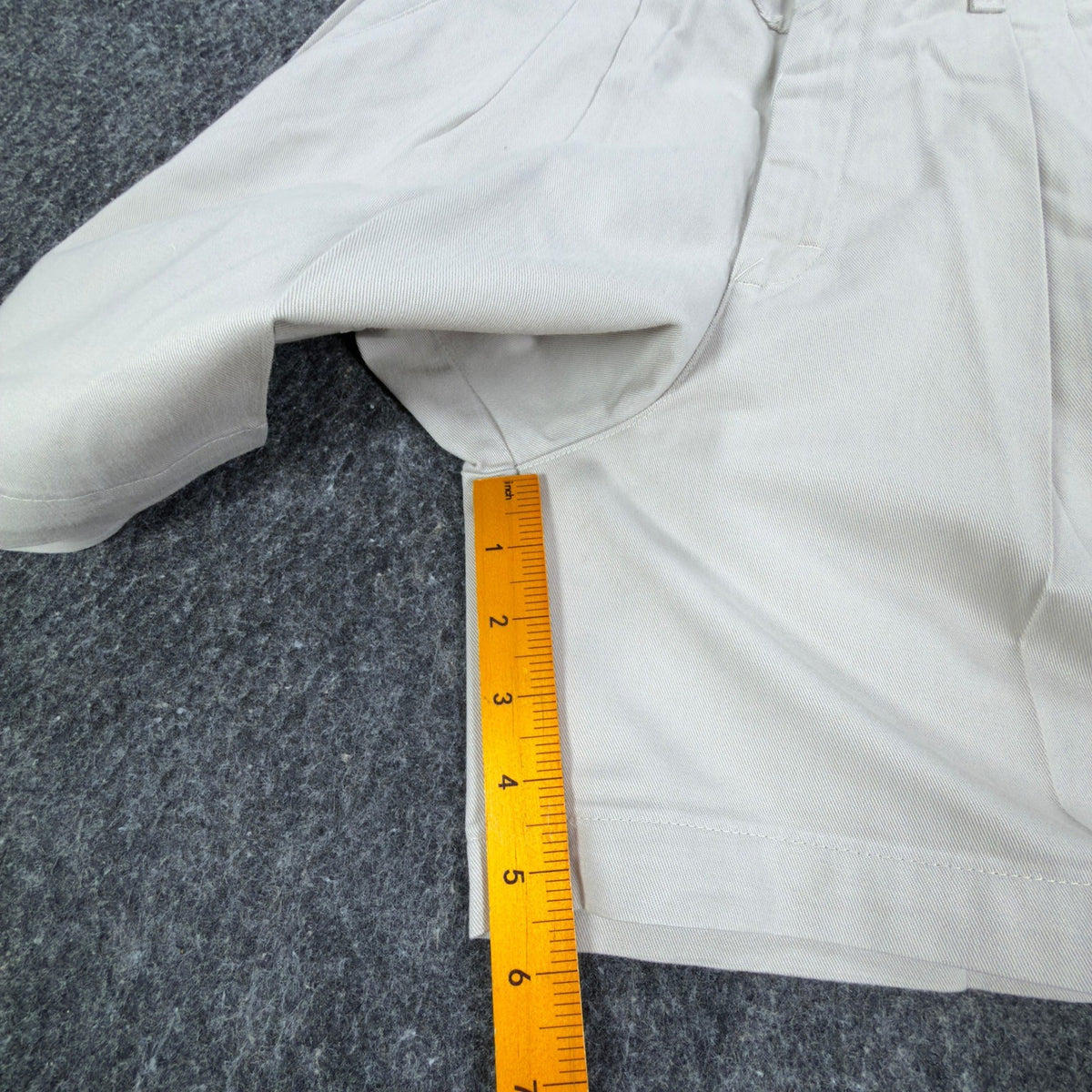 Lee Vintage 90s Pleated Shorts Womens 8P Beige Cotton NWT - take2supply