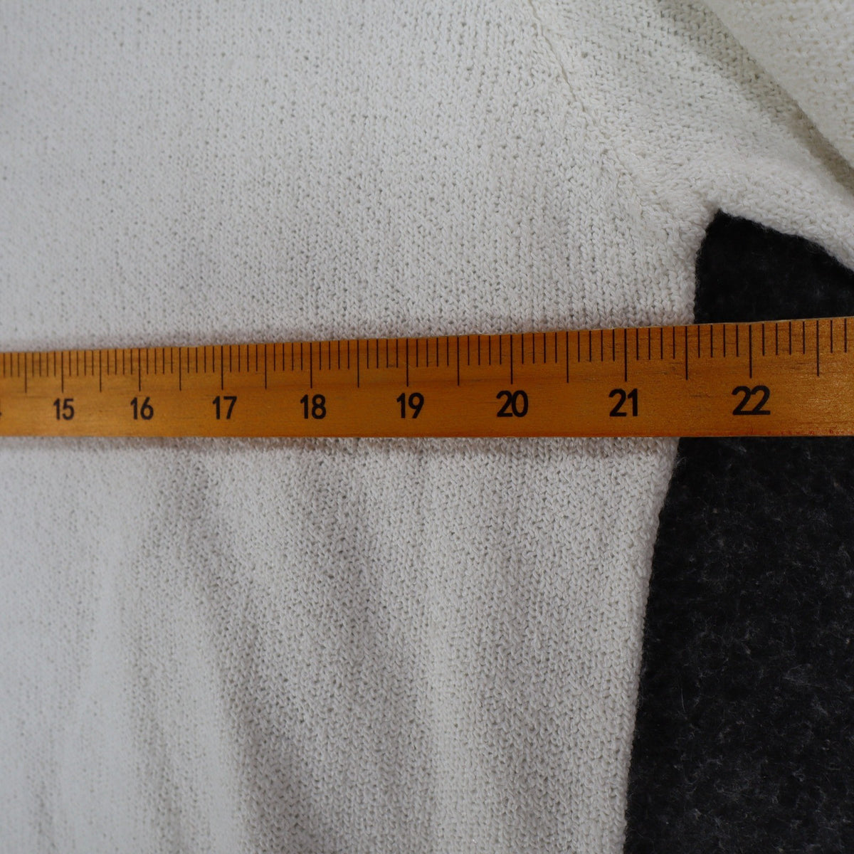 Carolyn Taylor Essentials Women Large White V-Neck Scallop Trim Knit Sweater NWT - take2supply
