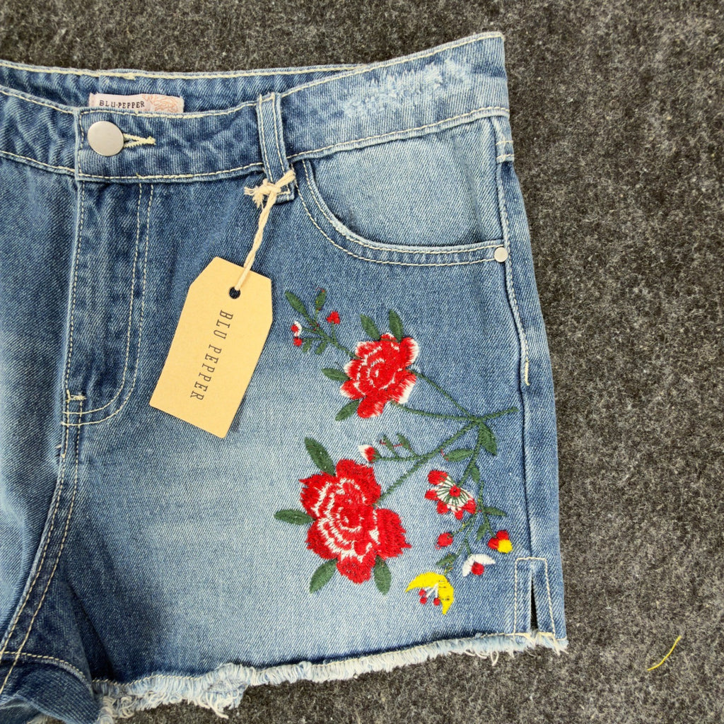 Blu Pepper Modern Floral Embroidered Denim Shorts Womens L Blue NWT BA6806 - take2supply