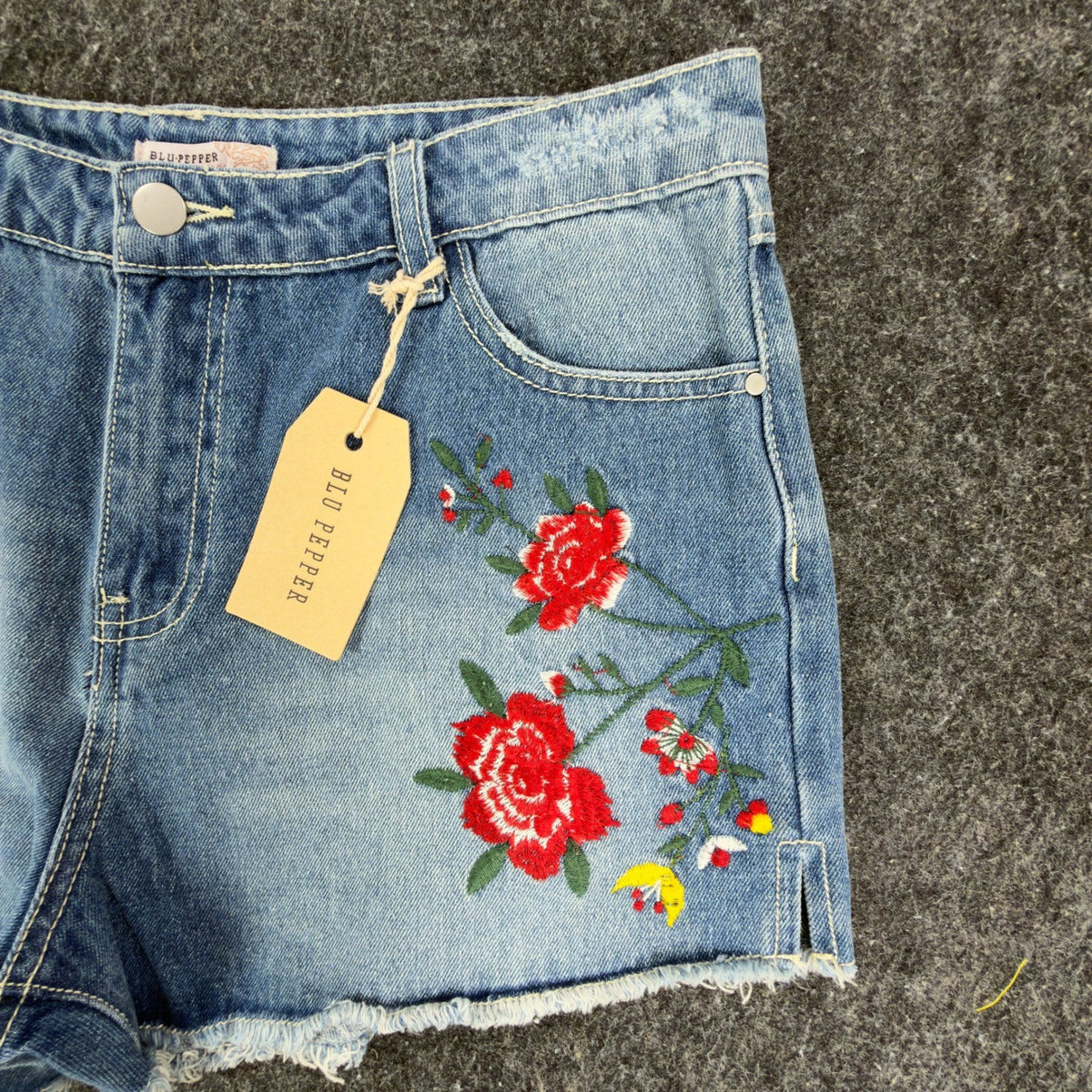 Blu Pepper Modern Floral Embroidered Denim Shorts Womens L Blue NWT BA6806 - take2supply