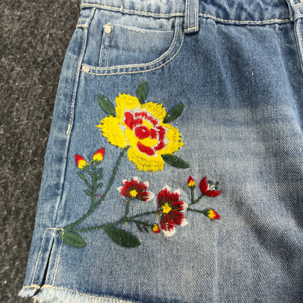 Blu Pepper Modern Floral Embroidered Denim Shorts Womens L Blue NWT BA6806 - take2supply