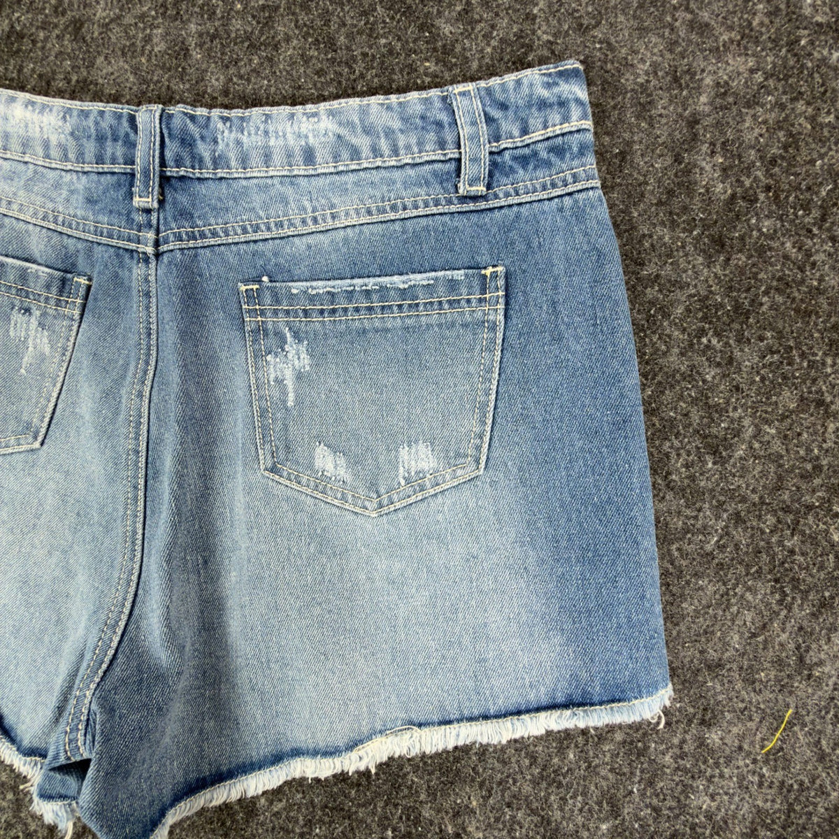 Blu Pepper Modern Floral Embroidered Denim Shorts Womens L Blue NWT BA6806 - take2supply