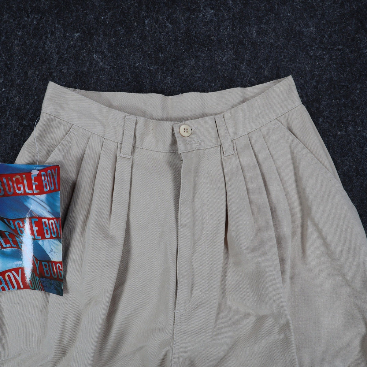 Bugle Boy Pleated Shorts Womens 9 Vintage 90s Khaki Deadstock 80705W27 - take2supply