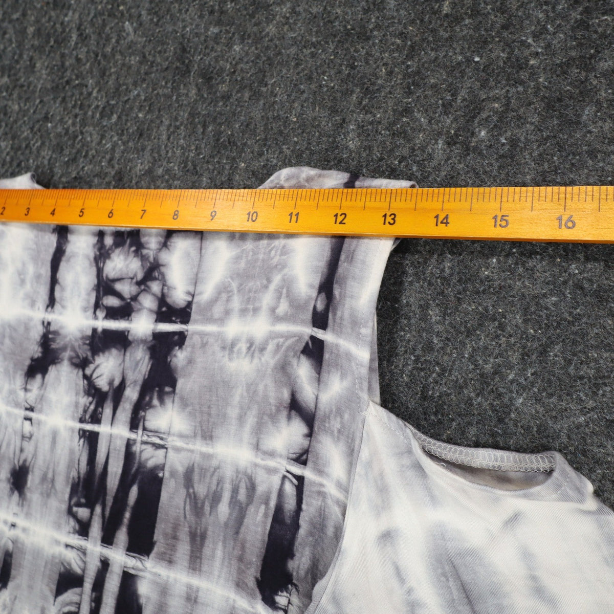 Tribal Cold Shoulder Top Womens Small Gray White Tie Dye Rayon Stretch V-Neck - take2supply