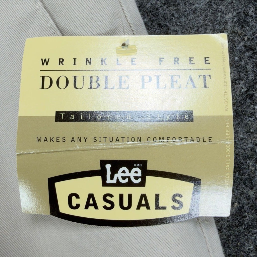 Lee Vintage 90s Pleated Shorts Womens 14 M Beige Cotton Twill NWT Deadstock - take2supply
