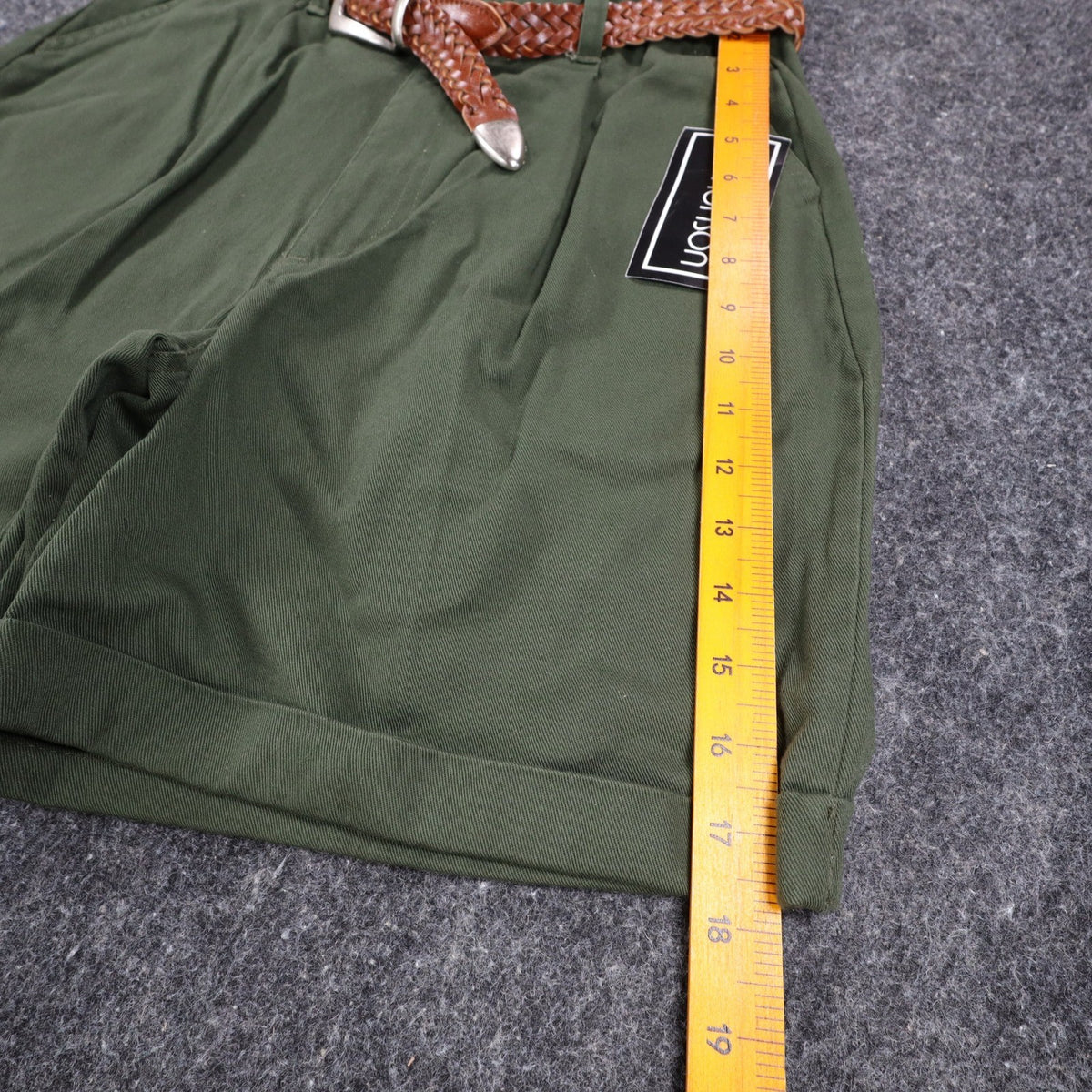 B. Bronson Pleated Shorts Womens 9/10 Vintage 90s Olive Green Cotton With Belt - take2supply