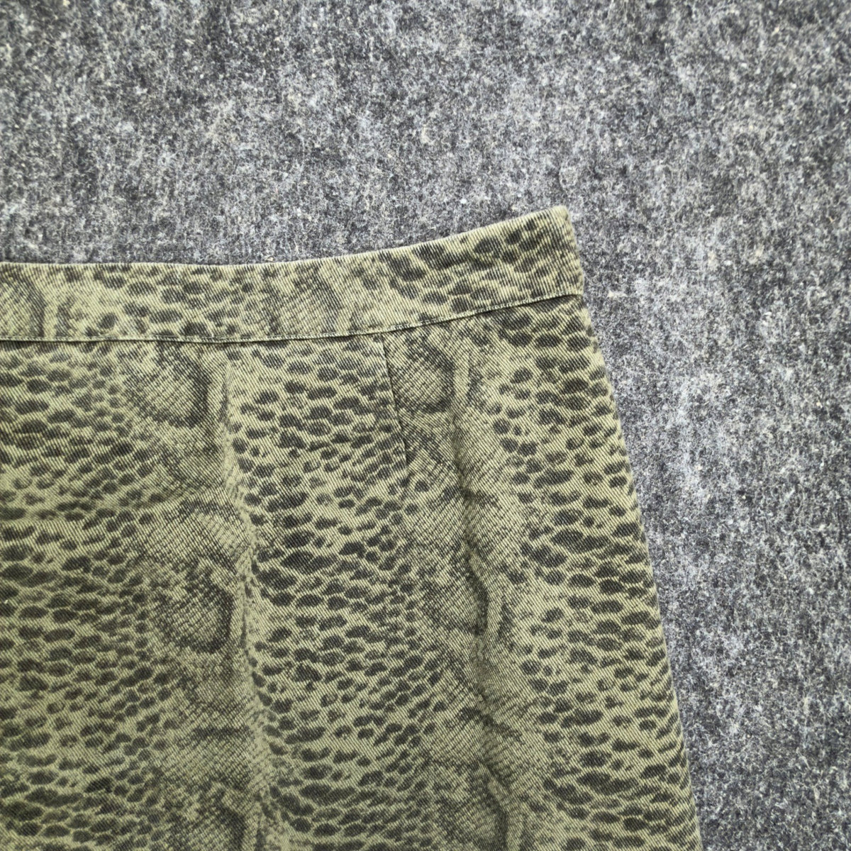 She + Sky Snake Print Mini Skirt Womens Large Olive Green Distressed New C714 - take2supply