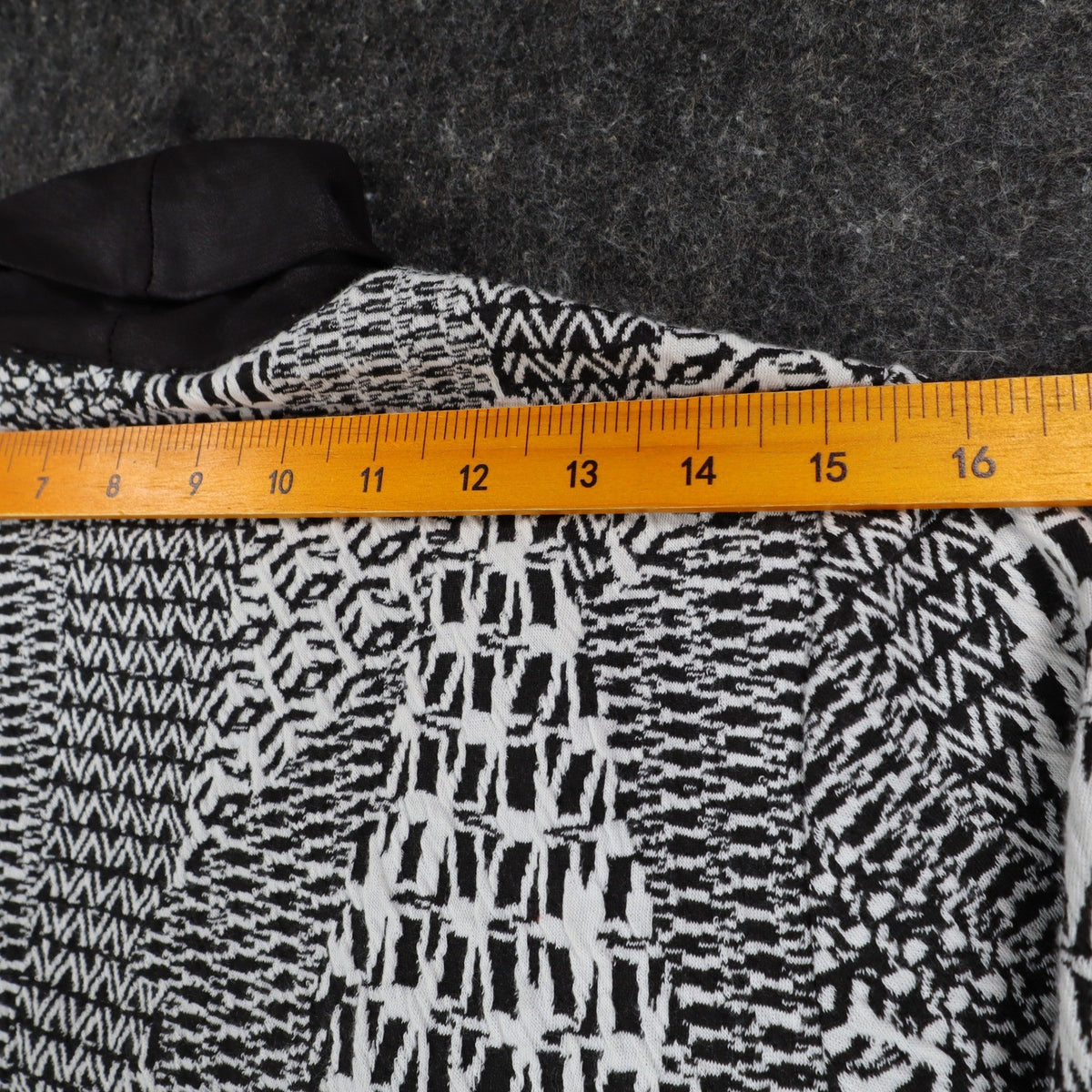 Lana Lee Cardigan Jacket Womens Medium Black White Geometric Open Front NWT - take2supply