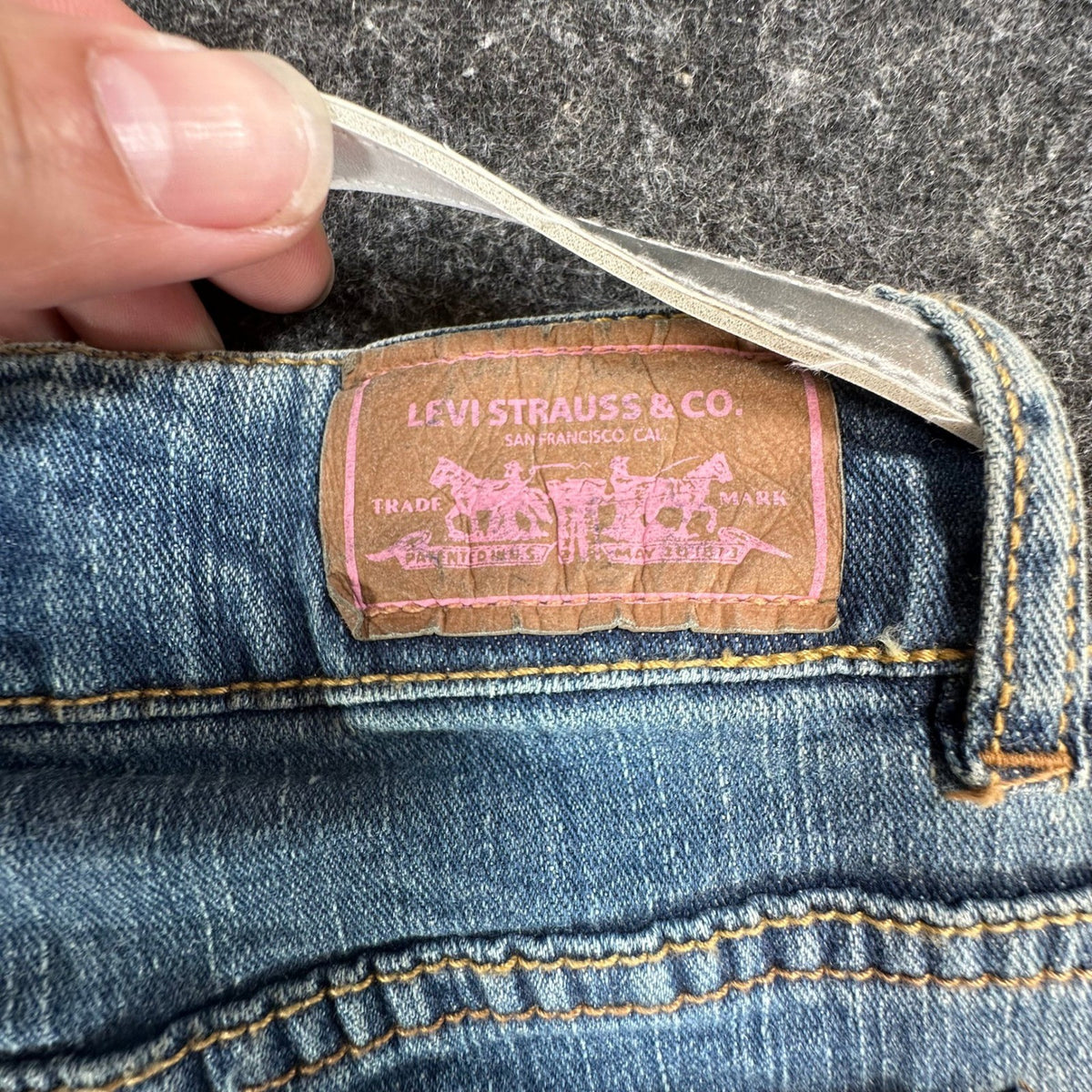 Levi's Vintage Y2K Capri Jeans Girls Size 8 Blue Denim Medium Wash NWT - take2supply