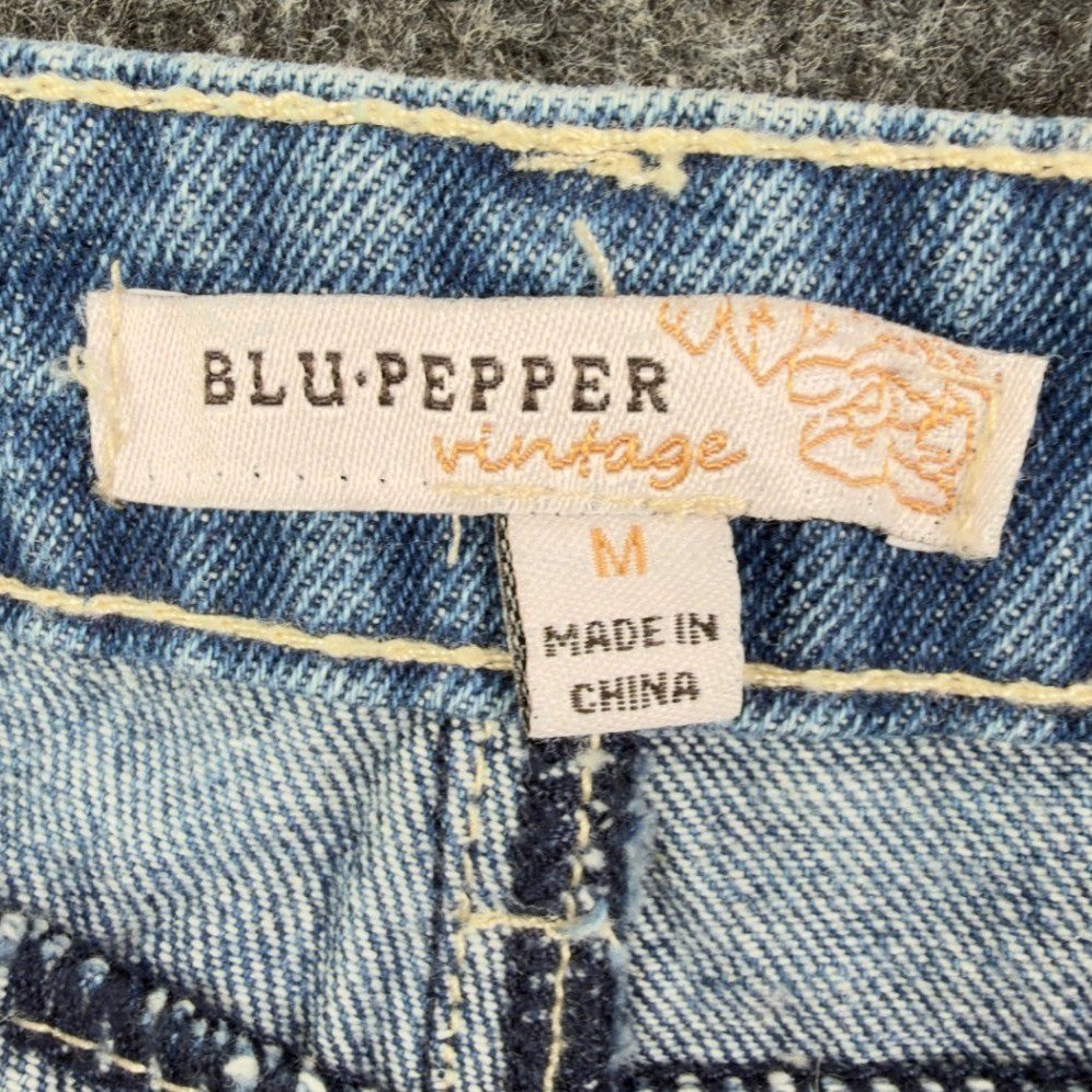 Blu Pepper Modern Floral Embroidered Denim Shorts Womens Medium Blue NWT - take2supply