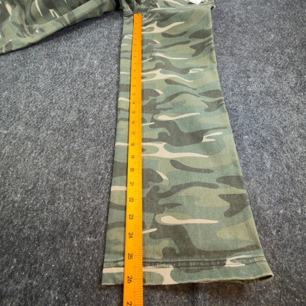 John Deere Carpenter Pants Boys 12 Y2K Camo Canvas Woodland Workwear Deadstock - take2supply