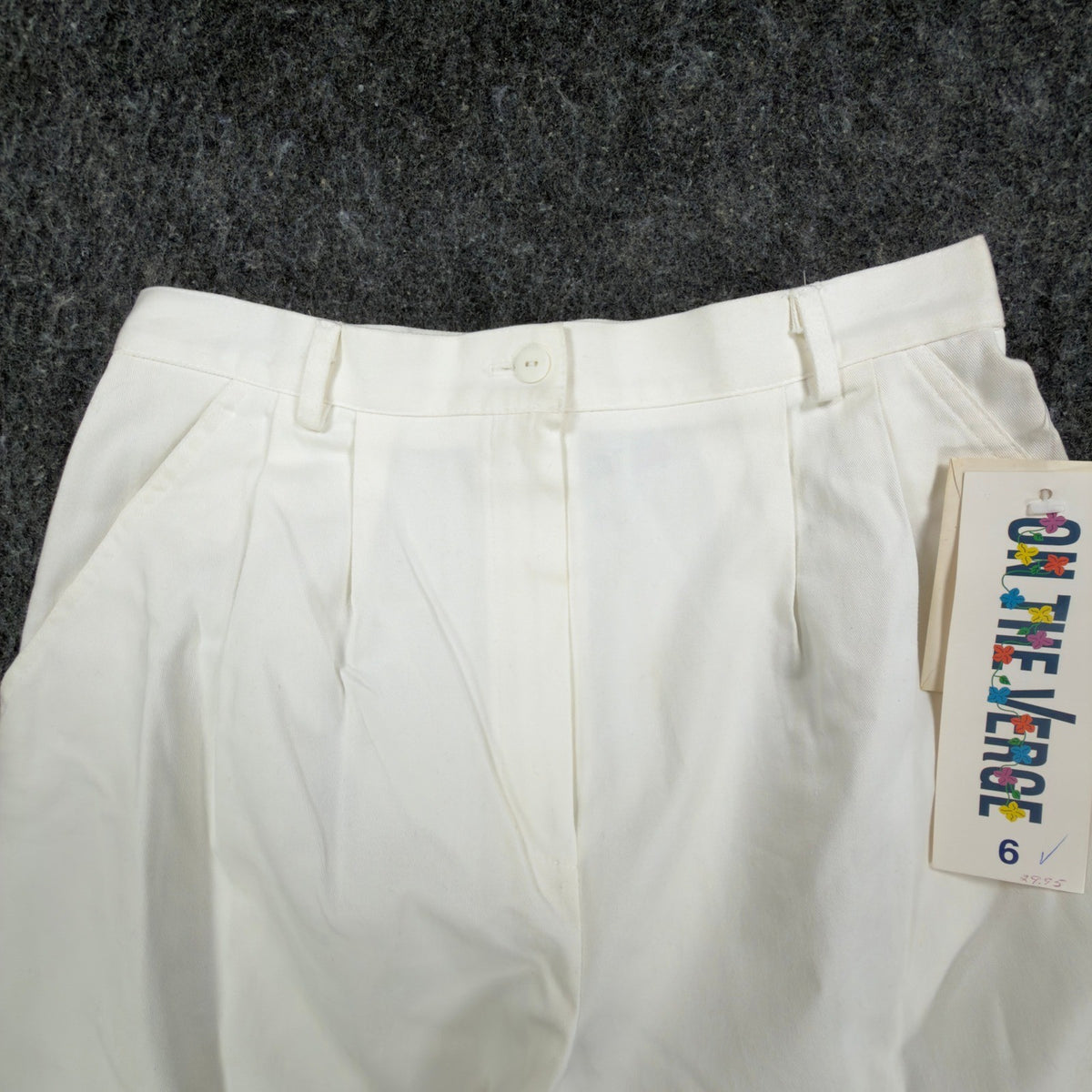 On The Verge Vintage 90s Pleated Shorts Womens 6 White Cotton NWT - take2supply