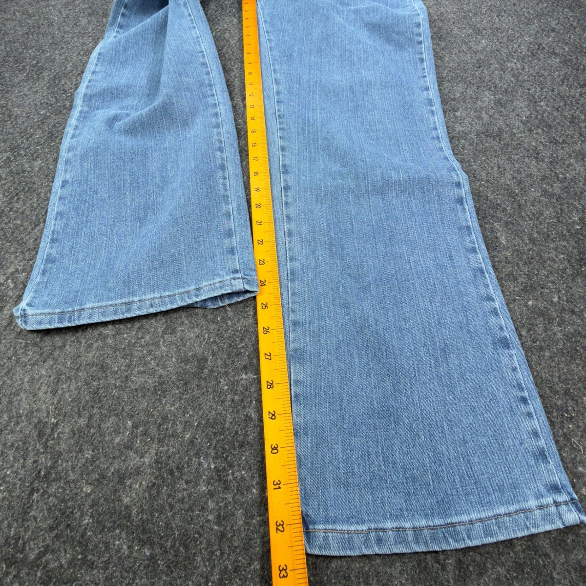 Lee Relaxed Fit Straight Leg Jeans Womens 14 Long Light Stone Denim NWT - take2supply