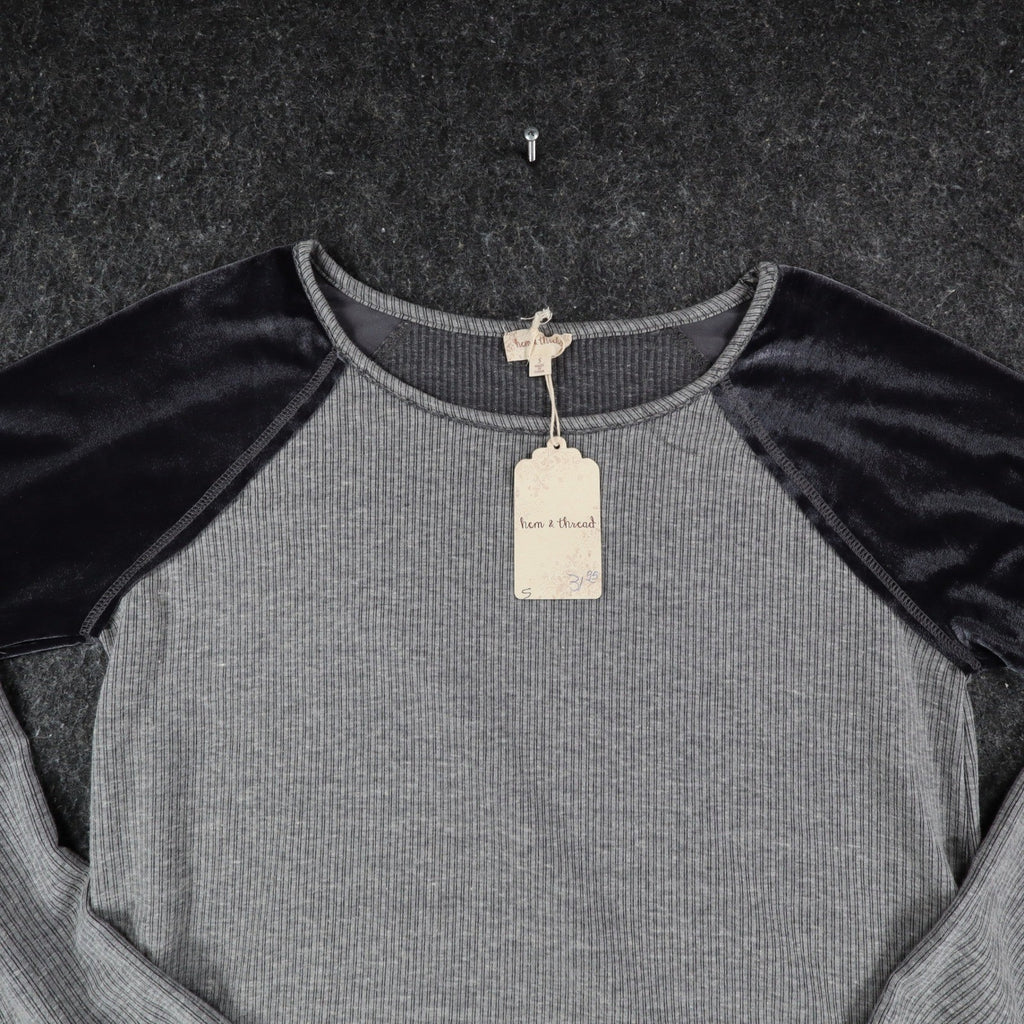 Hem & Thread Top Womens Small Gray Ribbed Velvet Raglan Sleeve Curved Hem C782 - take2supply