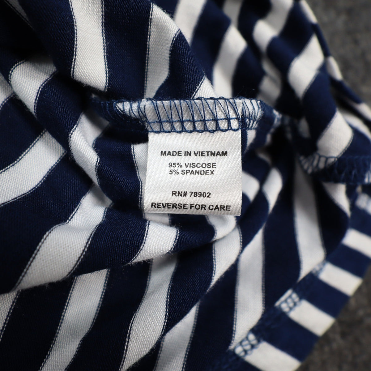 Erin London Tunic Top Womens Medium Navy Blue White Striped Sharkbite Hem NWT - take2supply