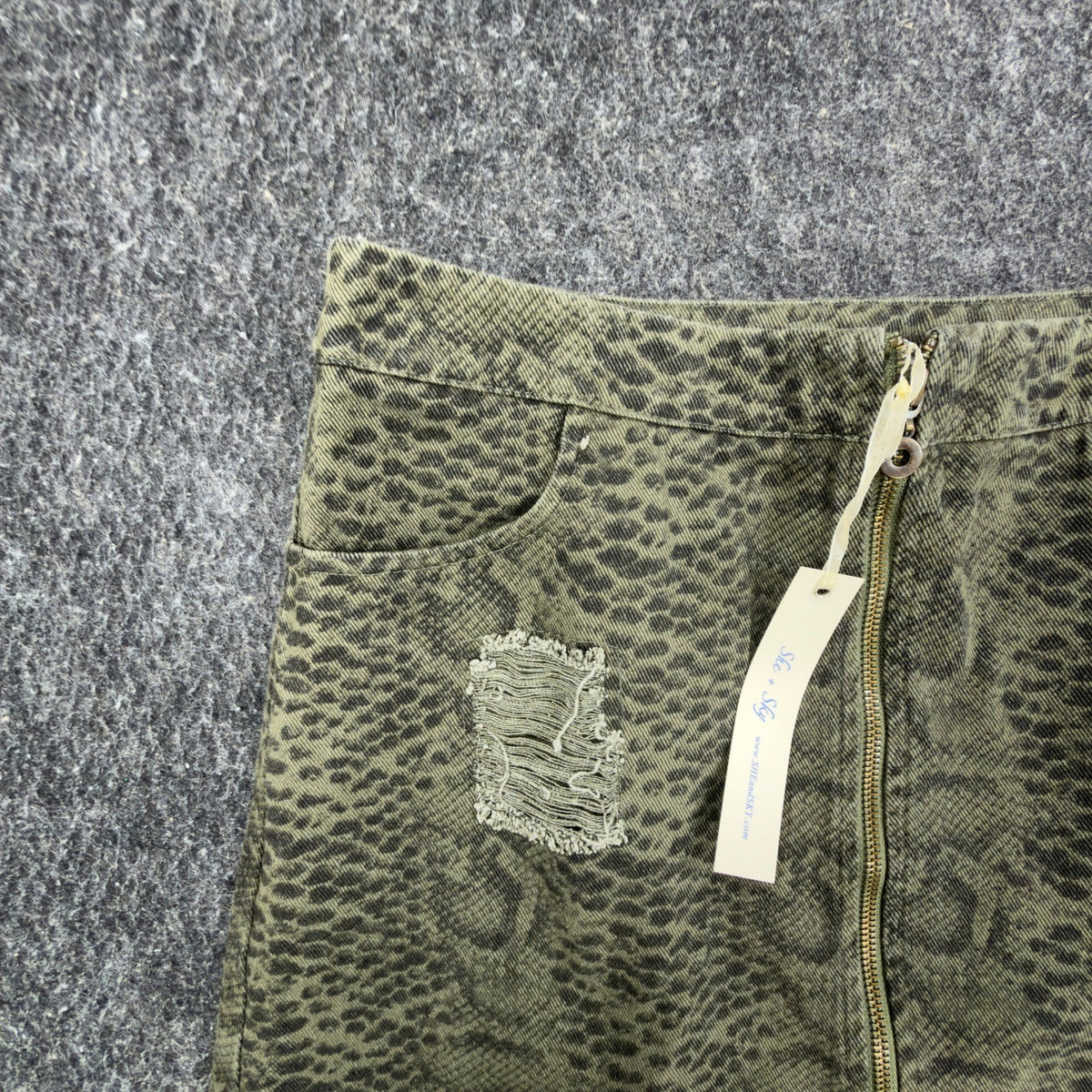 She + Sky Snake Print Denim Mini Skirt Women Large Green Distressed NWT - take2supply