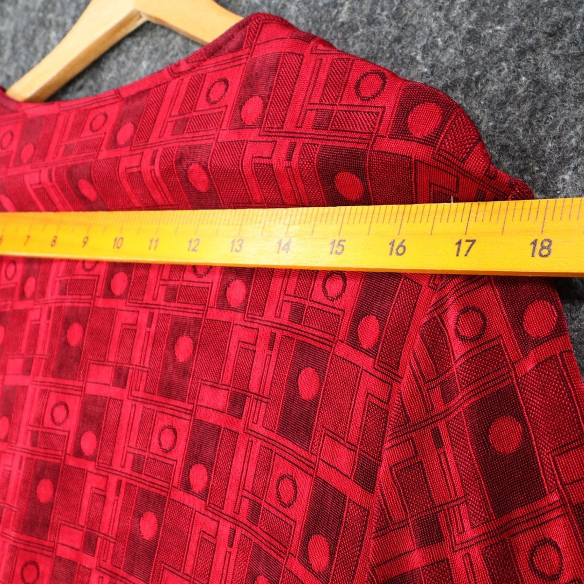 N Touch Blouse Womens Medium Vintage Red Black Geometric Button Front 3/4 Sleeve - take2supply