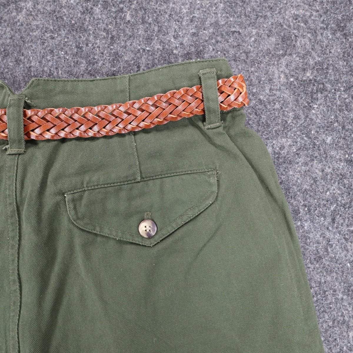 B. Bronson Pleated Shorts Womens 9/10 Vintage 90s Olive Green Cotton With Belt - take2supply