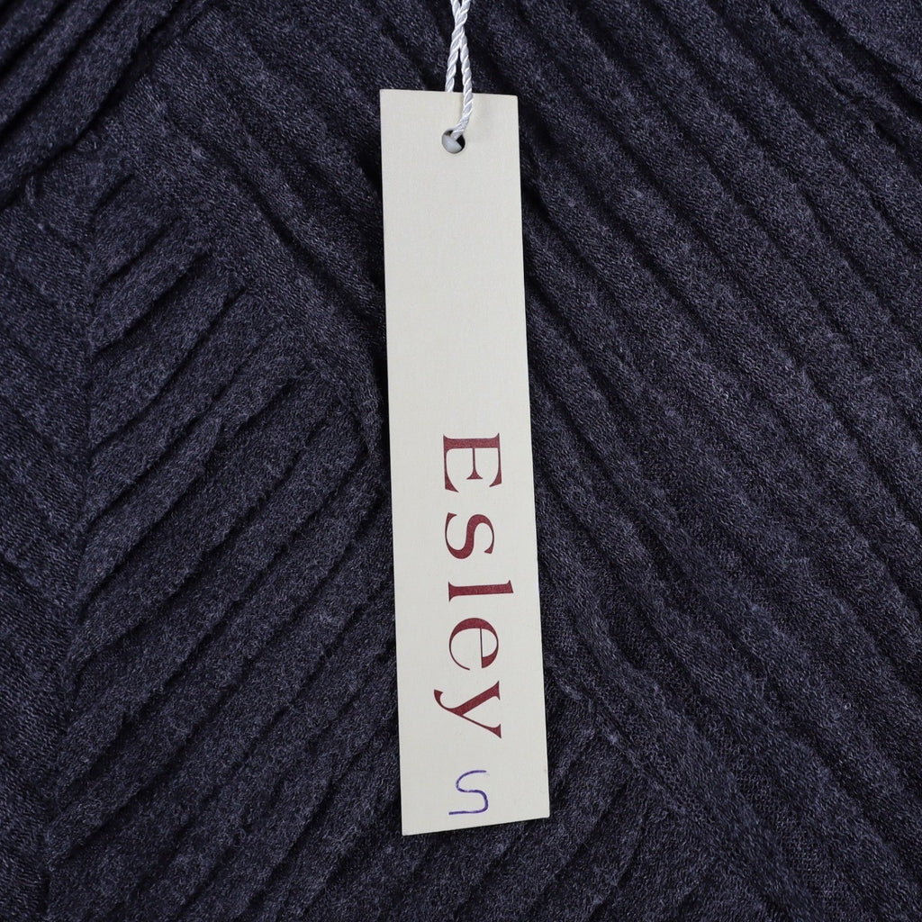 Close-up of the Esley logo side of the hangtag