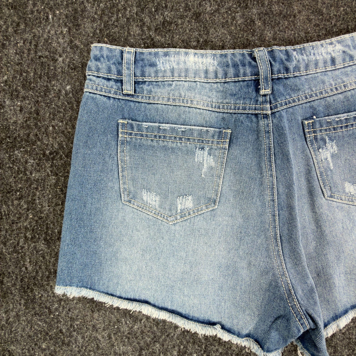 Blu Pepper Modern Floral Embroidered Denim Shorts Womens L Blue NWT BA6806 - take2supply