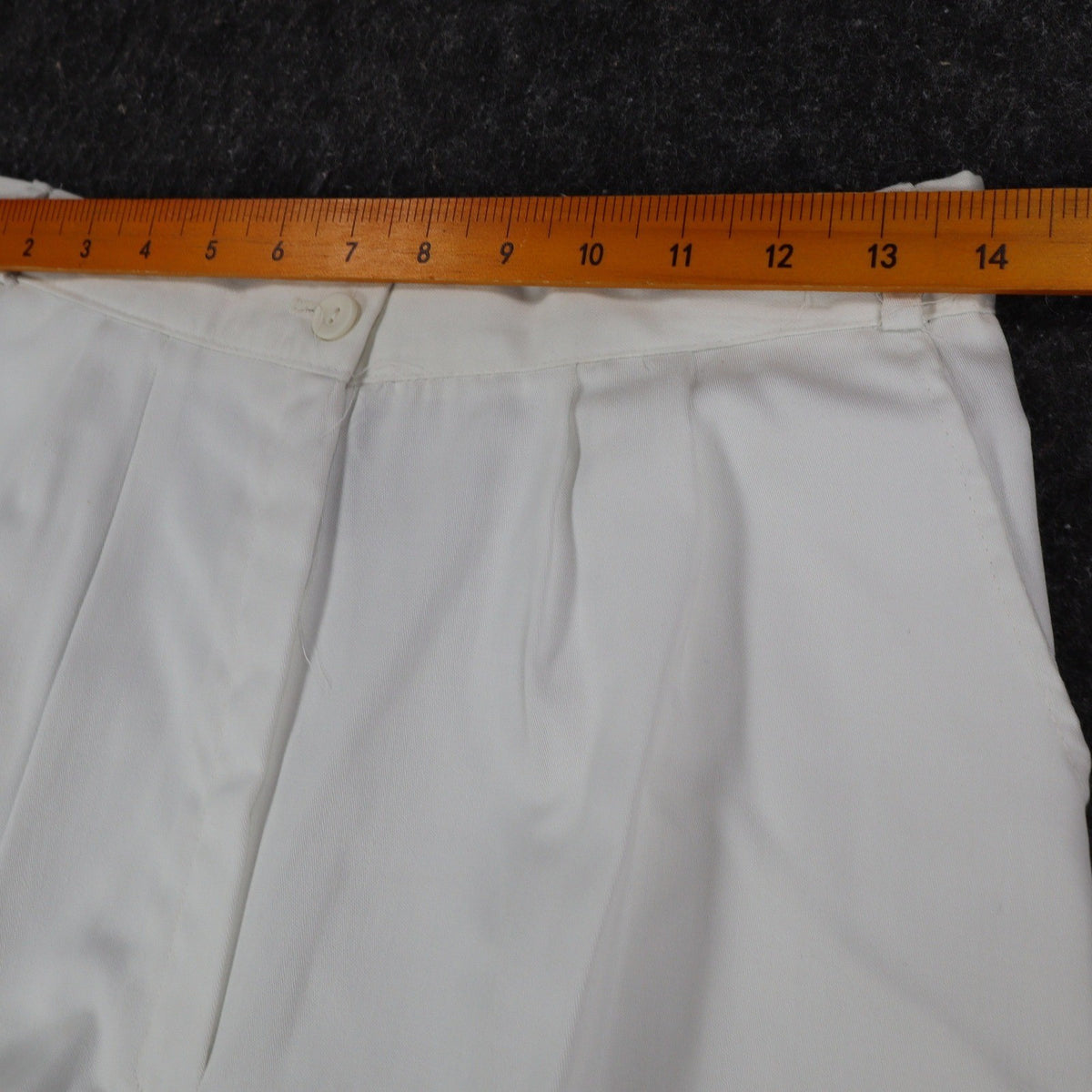 Gazelle Shorts Womens 13/14 Vintage 90s White High Waist Pleated USA Made - take2supply