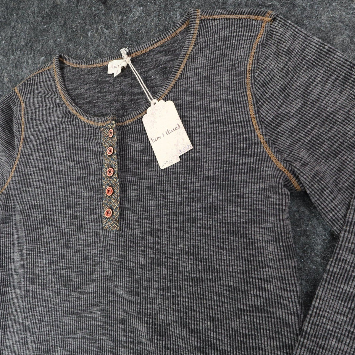 Hem & Thread Henley Top Womens Medium NWT Gray Ribbed Knit Striped Cuff L4753 - take2supply