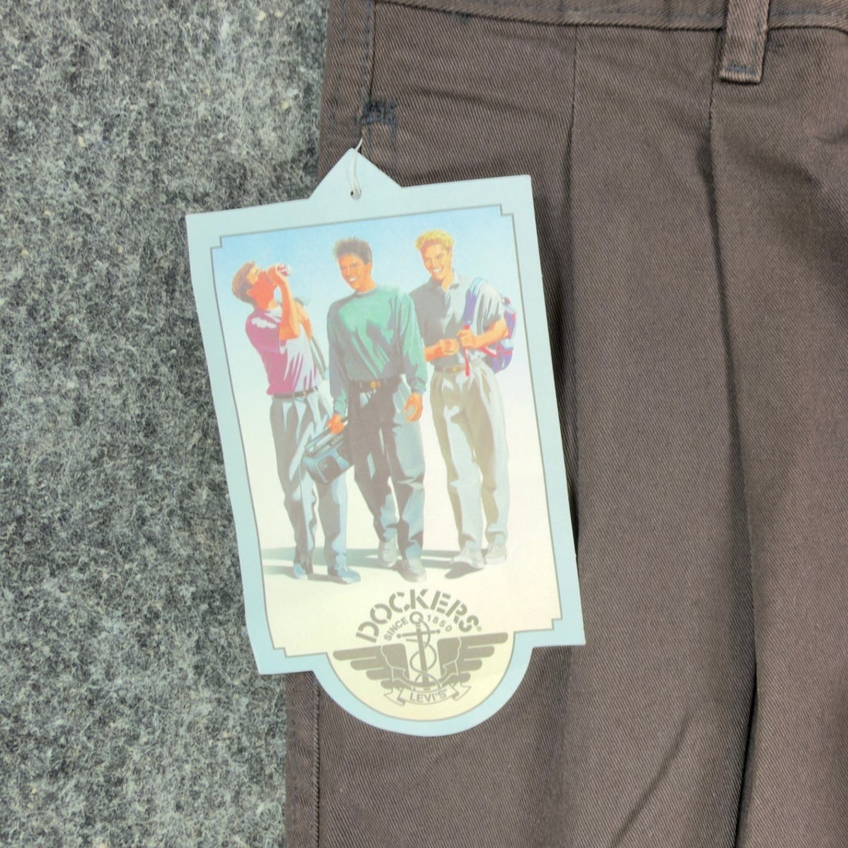 Dockers Shorts Mens 30 Brown Cotton Pleated Student Deadstock 82780-0559 Vintage - take2supply