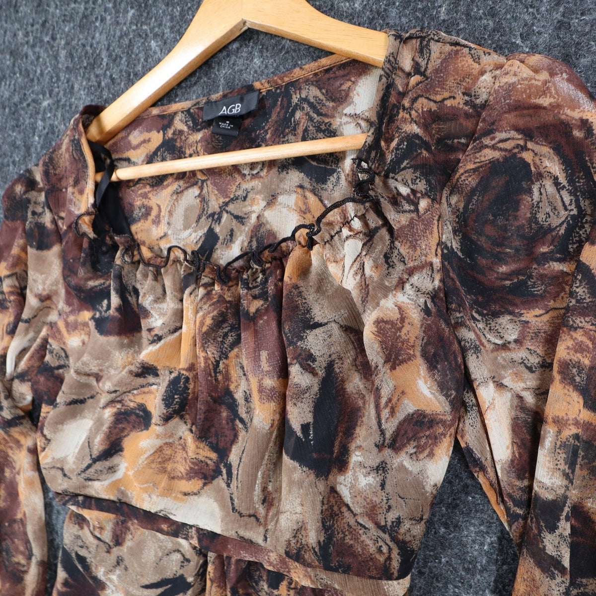 AGB Blouse Womens Small Brown Tan Abstract Floral Ruffle Neck Balloon Sleeve NEW - take2supply