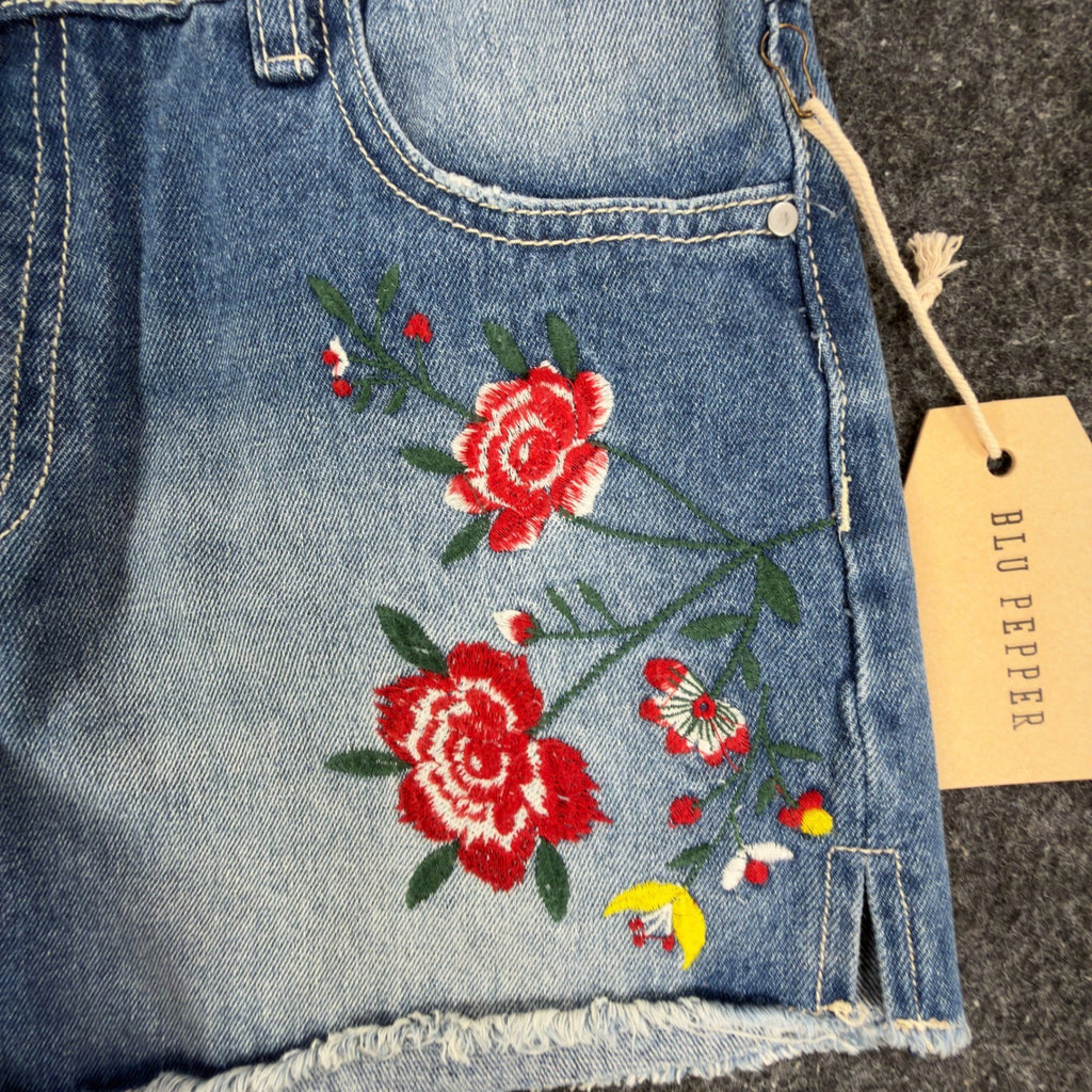 Blu Pepper Modern Floral Embroidered Denim Shorts Womens Medium Blue NWT - take2supply