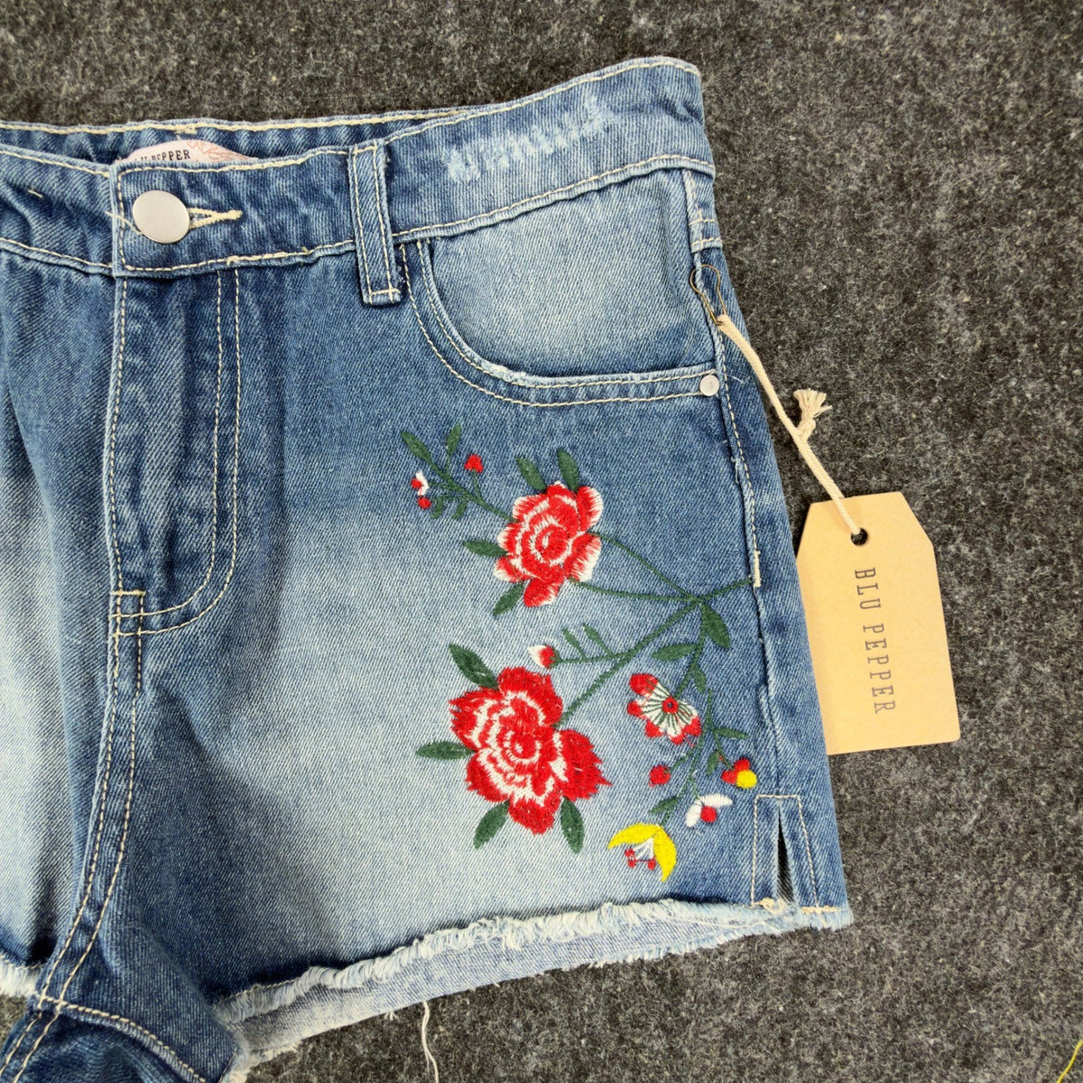 Blu Pepper Modern Floral Embroidered Denim Shorts Womens Medium Blue NWT - take2supply